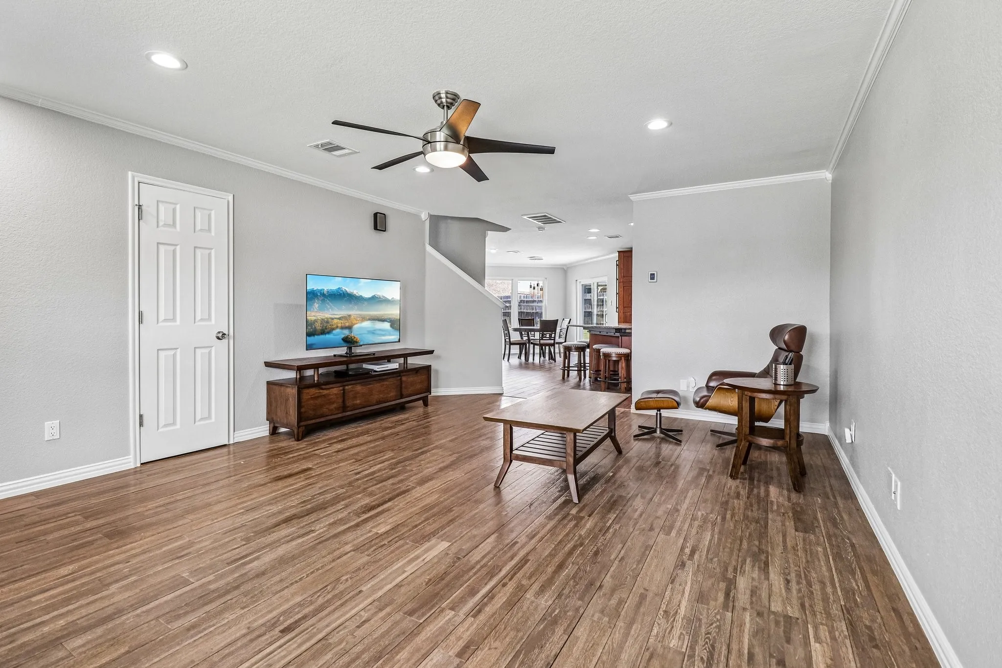 Single Family Residence For Sale in Tarrant County , 704 Partridge Drive, Saginaw, Texas 76131, 5 Bedroom, 4 Bathroom, 3 Garage spaces, 2,766 Sqft, built in 2006, mls#21299497, Real Estate Agent in Saginaw, Homes For Sale in Tarrant county, Homes For Sale in Saginaw, Realtor in Saginaw Texas, Real Estate Brokerage Independent Realty Texas, Luminita Cordes Realtor