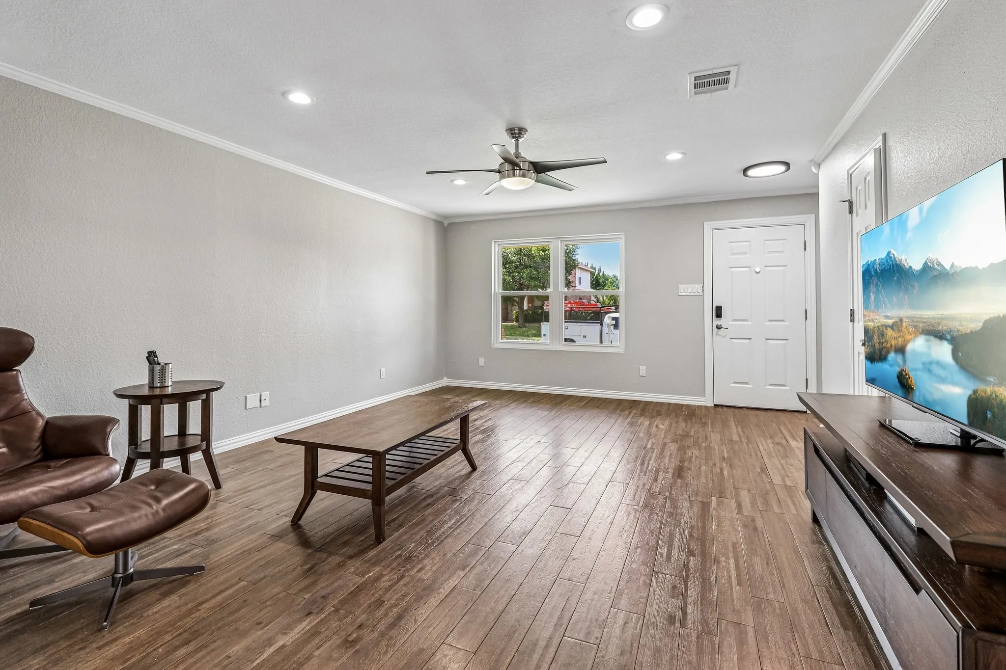 Single Family Residence For Sale in Tarrant County , 704 Partridge Drive, Saginaw, Texas 76131, 5 Bedroom, 4 Bathroom, 3 Garage spaces, 2,766 Sqft, built in 2006, mls#21299497, Real Estate Agent in Saginaw, Homes For Sale in Tarrant county, Homes For Sale in Saginaw, Realtor in Saginaw Texas, Real Estate Brokerage Independent Realty Texas, Luminita Cordes Realtor