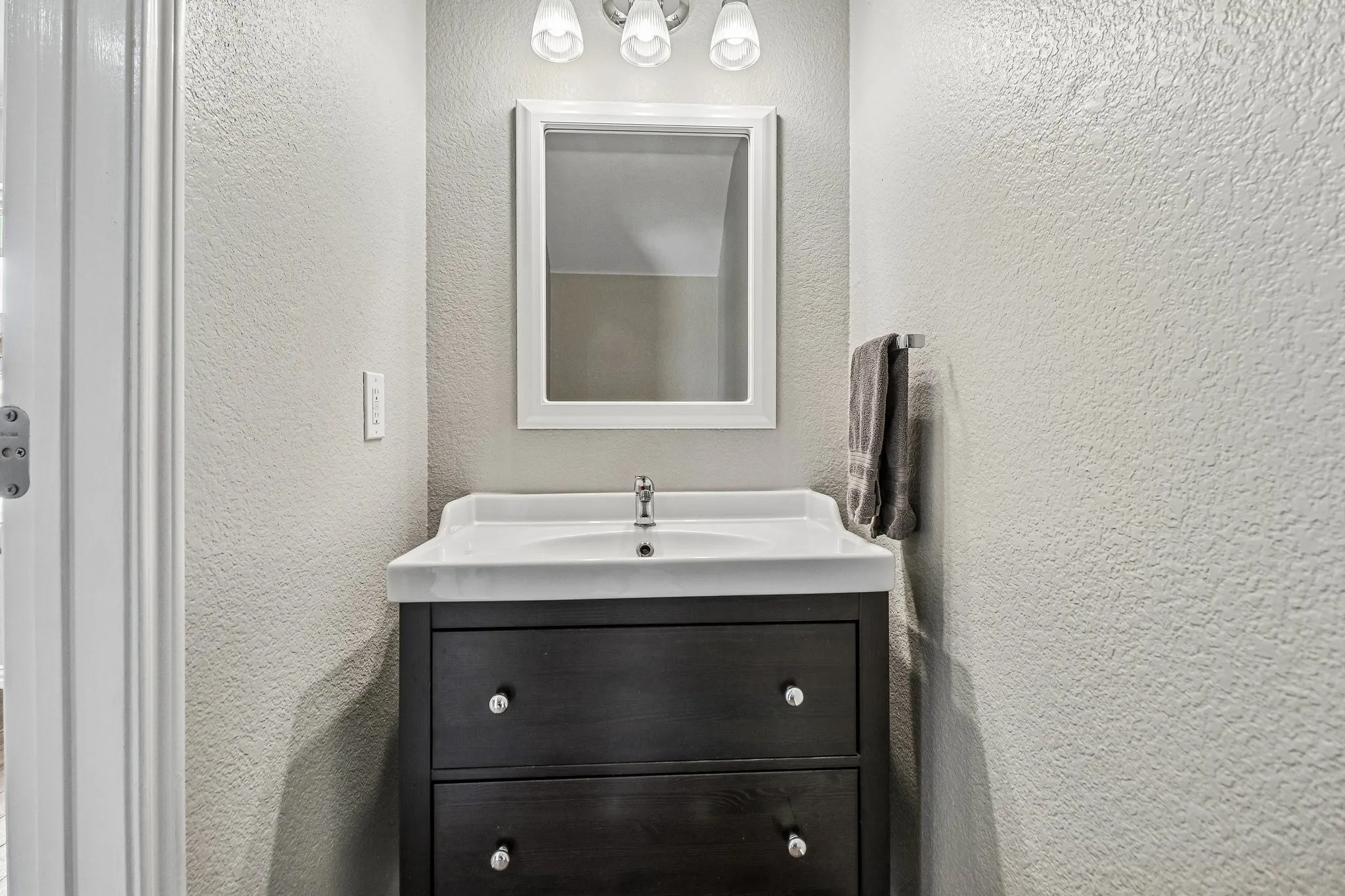 Single Family Residence For Sale in Tarrant County , 704 Partridge Drive, Saginaw, Texas 76131, 5 Bedroom, 4 Bathroom, 3 Garage spaces, 2,766 Sqft, built in 2006, mls#21299497, Real Estate Agent in Saginaw, Homes For Sale in Tarrant county, Homes For Sale in Saginaw, Realtor in Saginaw Texas, Real Estate Brokerage Independent Realty Texas, Luminita Cordes Realtor