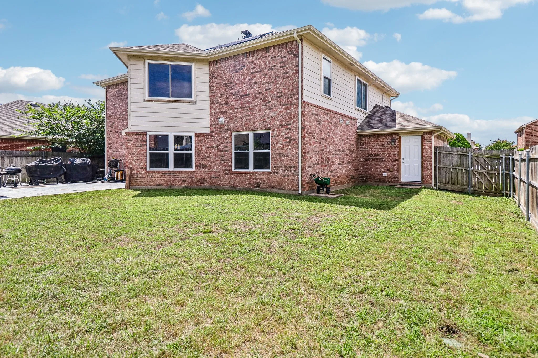Single Family Residence For Sale in Tarrant County , 704 Partridge Drive, Saginaw, Texas 76131, 5 Bedroom, 4 Bathroom, 3 Garage spaces, 2,766 Sqft, built in 2006, mls#21299497, Real Estate Agent in Saginaw, Homes For Sale in Tarrant county, Homes For Sale in Saginaw, Realtor in Saginaw Texas, Real Estate Brokerage Independent Realty Texas, Luminita Cordes Realtor