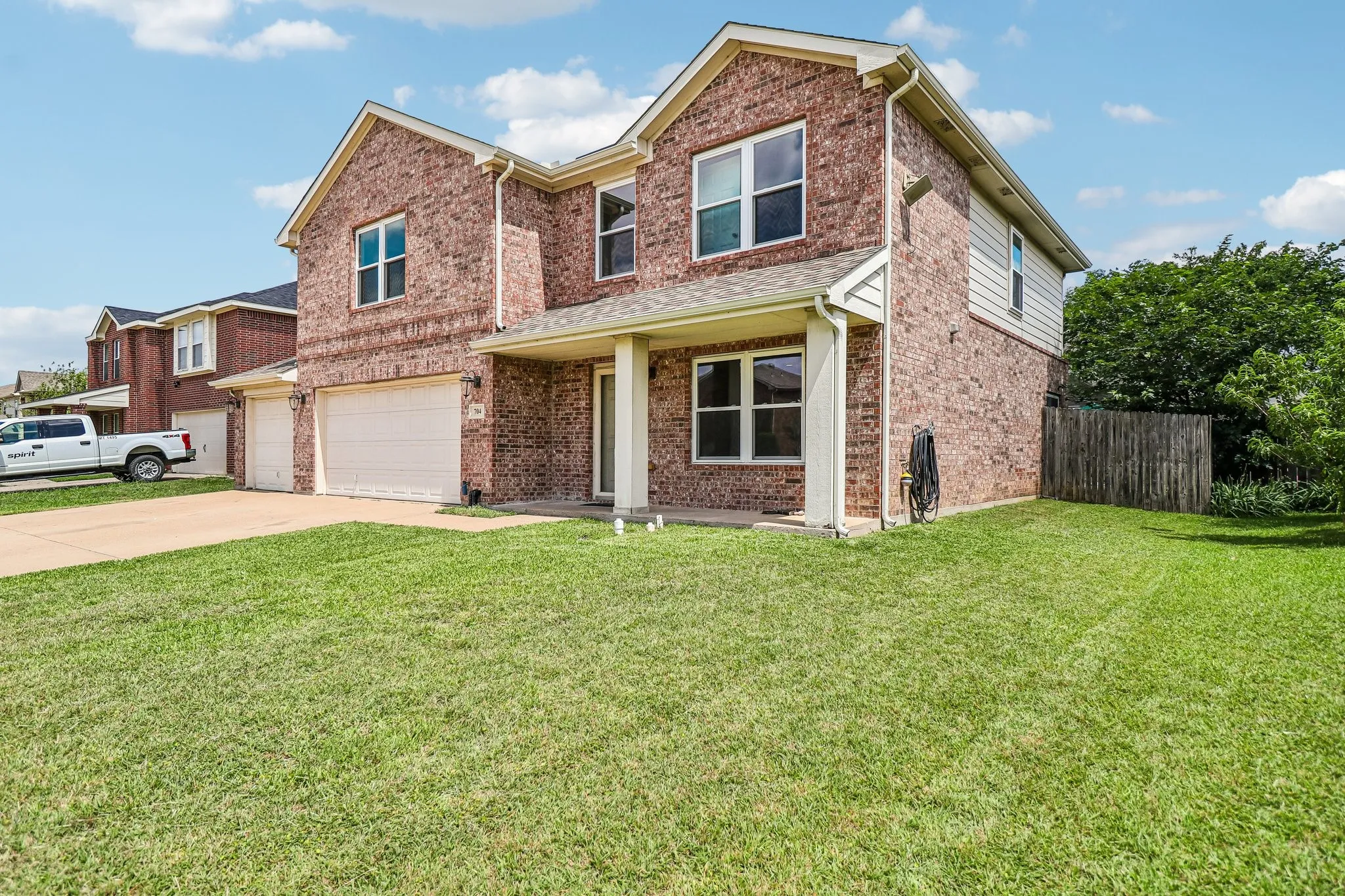 Single Family Residence For Sale in Tarrant County , 704 Partridge Drive, Saginaw, Texas 76131, 5 Bedroom, 4 Bathroom, 3 Garage spaces, 2,766 Sqft, built in 2006, mls#21299497, Real Estate Agent in Saginaw, Homes For Sale in Tarrant county, Homes For Sale in Saginaw, Realtor in Saginaw Texas, Real Estate Brokerage Independent Realty Texas, Luminita Cordes Realtor