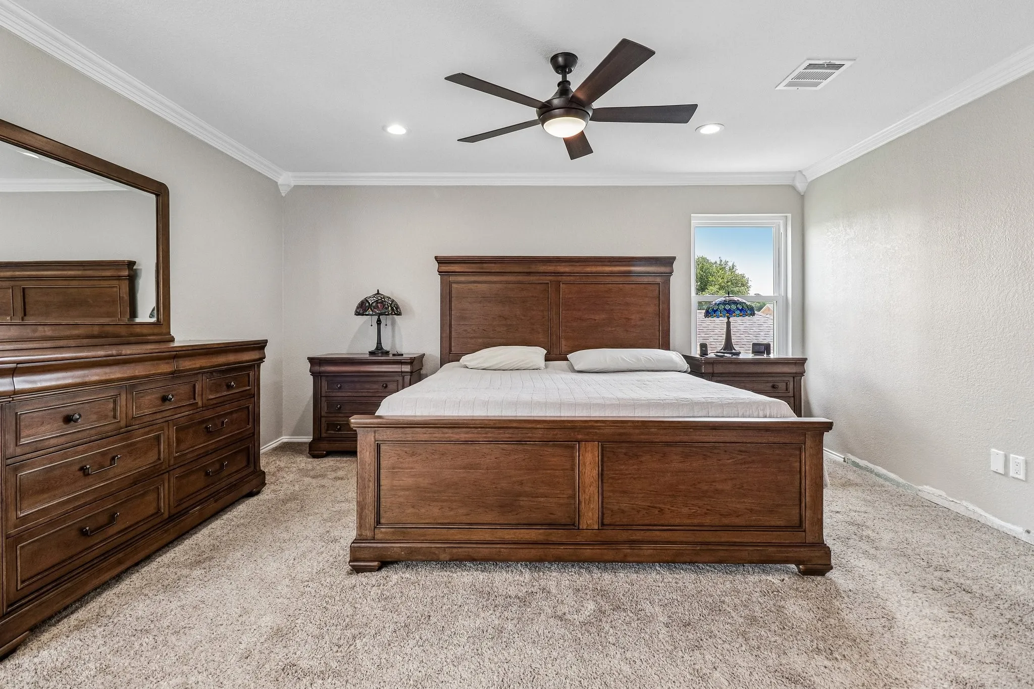 Single Family Residence For Sale in Tarrant County , 704 Partridge Drive, Saginaw, Texas 76131, 5 Bedroom, 4 Bathroom, 3 Garage spaces, 2,766 Sqft, built in 2006, mls#21299497, Real Estate Agent in Saginaw, Homes For Sale in Tarrant county, Homes For Sale in Saginaw, Realtor in Saginaw Texas, Real Estate Brokerage Independent Realty Texas, Luminita Cordes Realtor