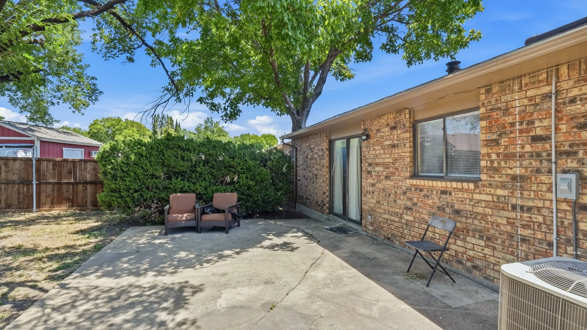 Single Family Residence For Sale in Tarrant County , 5821 Maiden Lane, Fort Worth, Texas 76131, 3 Bedroom, 2 Bathroom, 2 Garage spaces, 1,430 Sqft, built in 1979, mls#21300248, Real Estate Agent in Fort Worth, Homes For Sale in Tarrant county, Homes For Sale in Fort Worth, Realtor in Fort Worth Texas, Real Estate Brokerage Independent Realty Texas, Luminita Cordes Realtor