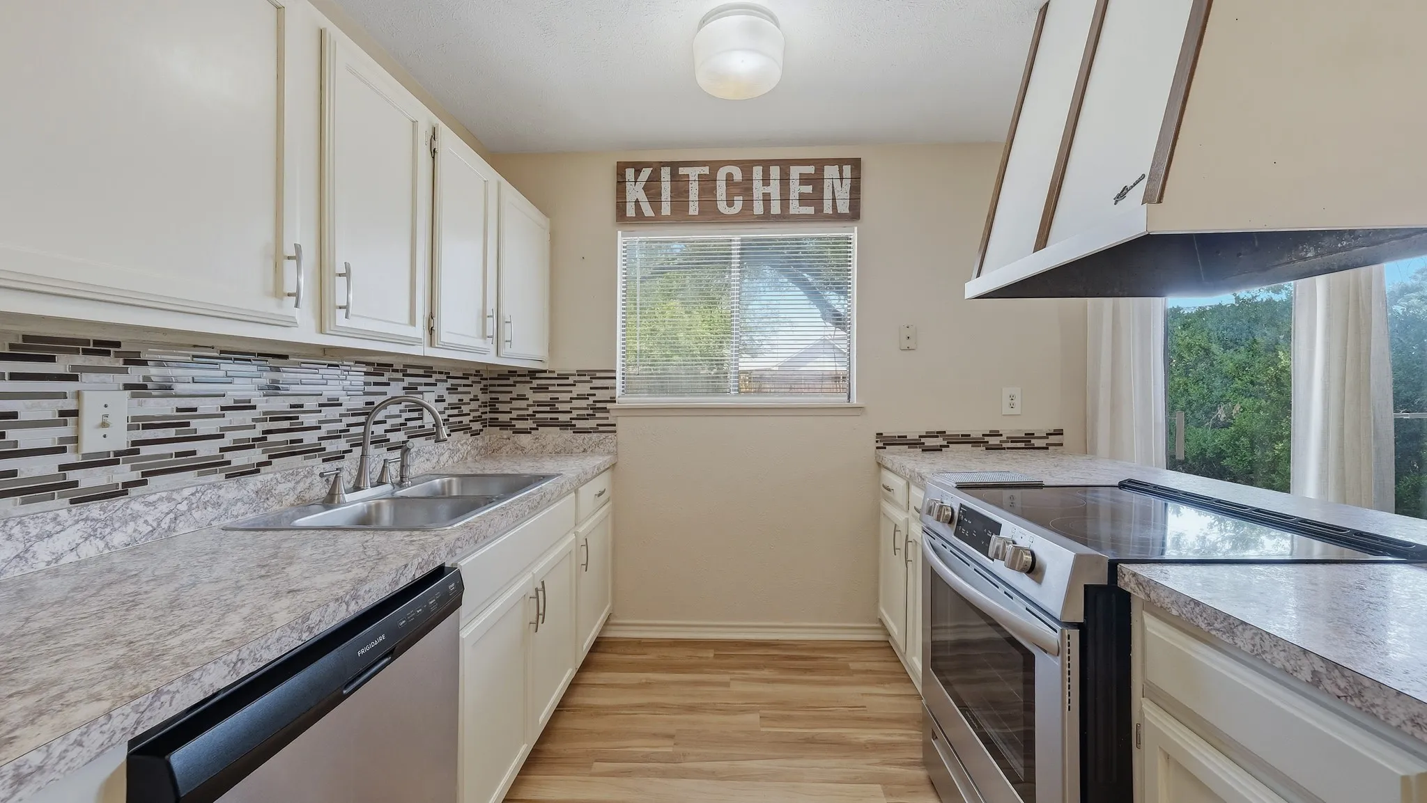 Single Family Residence For Sale in Tarrant County , 5821 Maiden Lane, Fort Worth, Texas 76131, 3 Bedroom, 2 Bathroom, 2 Garage spaces, 1,430 Sqft, built in 1979, mls#21300248, Real Estate Agent in Fort Worth, Homes For Sale in Tarrant county, Homes For Sale in Fort Worth, Realtor in Fort Worth Texas, Real Estate Brokerage Independent Realty Texas, Luminita Cordes Realtor