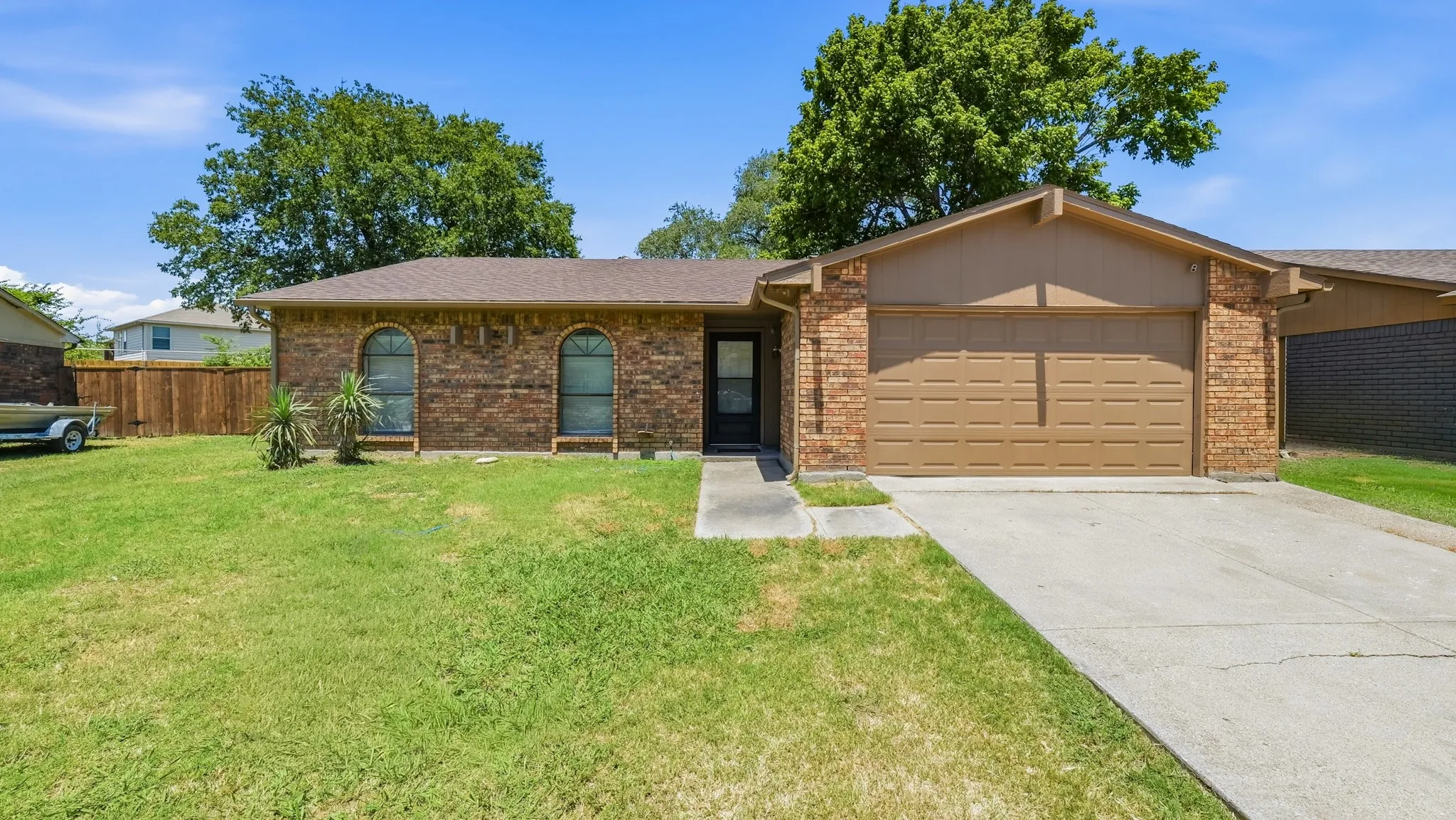 Single Family Residence For Sale in Tarrant County , 5821 Maiden Lane, Fort Worth, Texas 76131, 3 Bedroom, 2 Bathroom, 2 Garage spaces, 1,430 Sqft, built in 1979, mls#21300248, Real Estate Agent in Fort Worth, Homes For Sale in Tarrant county, Homes For Sale in Fort Worth, Realtor in Fort Worth Texas, Real Estate Brokerage Independent Realty Texas, Luminita Cordes Realtor