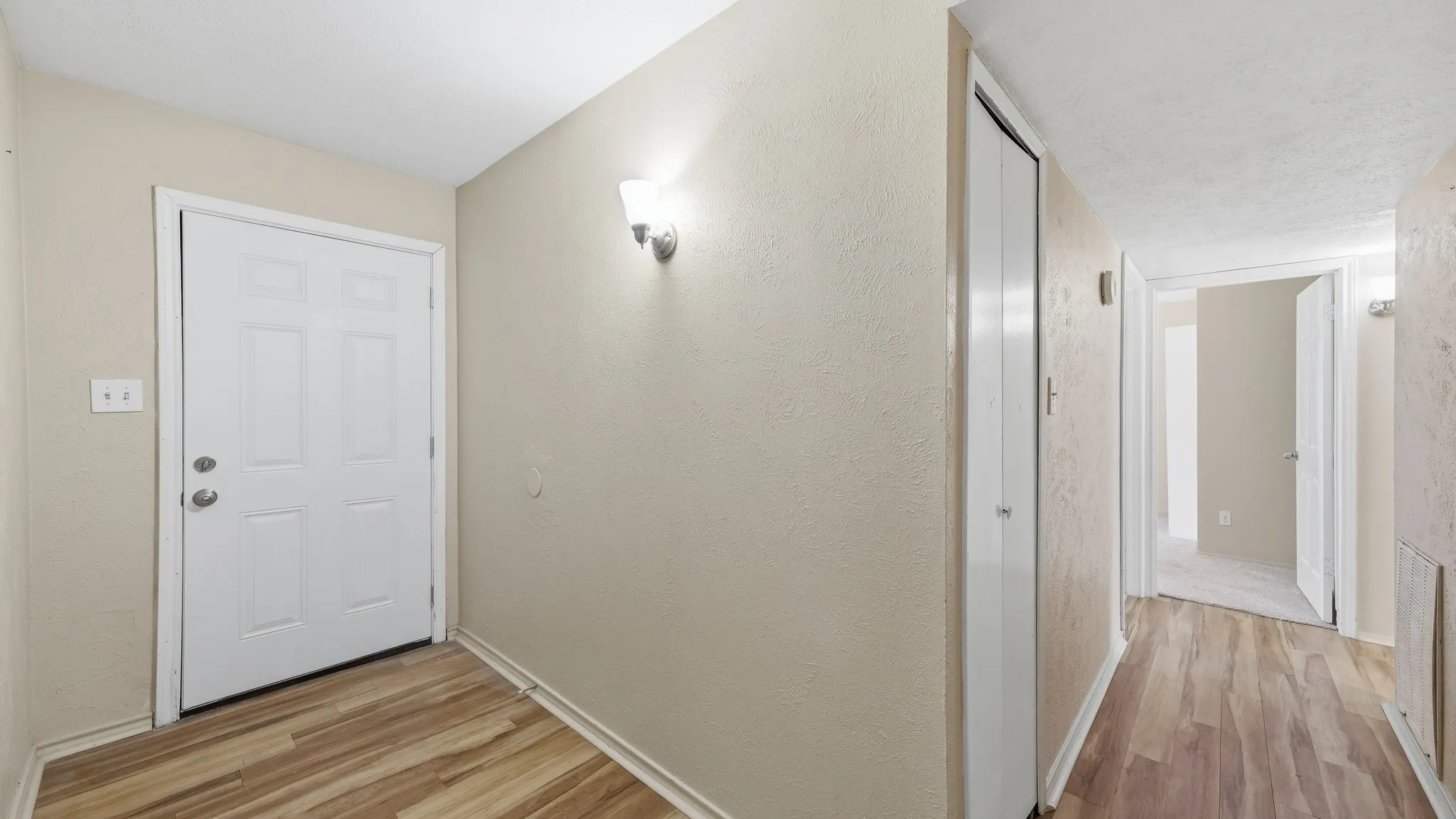 Single Family Residence For Sale in Tarrant County , 5821 Maiden Lane, Fort Worth, Texas 76131, 3 Bedroom, 2 Bathroom, 2 Garage spaces, 1,430 Sqft, built in 1979, mls#21300248, Real Estate Agent in Fort Worth, Homes For Sale in Tarrant county, Homes For Sale in Fort Worth, Realtor in Fort Worth Texas, Real Estate Brokerage Independent Realty Texas, Luminita Cordes Realtor