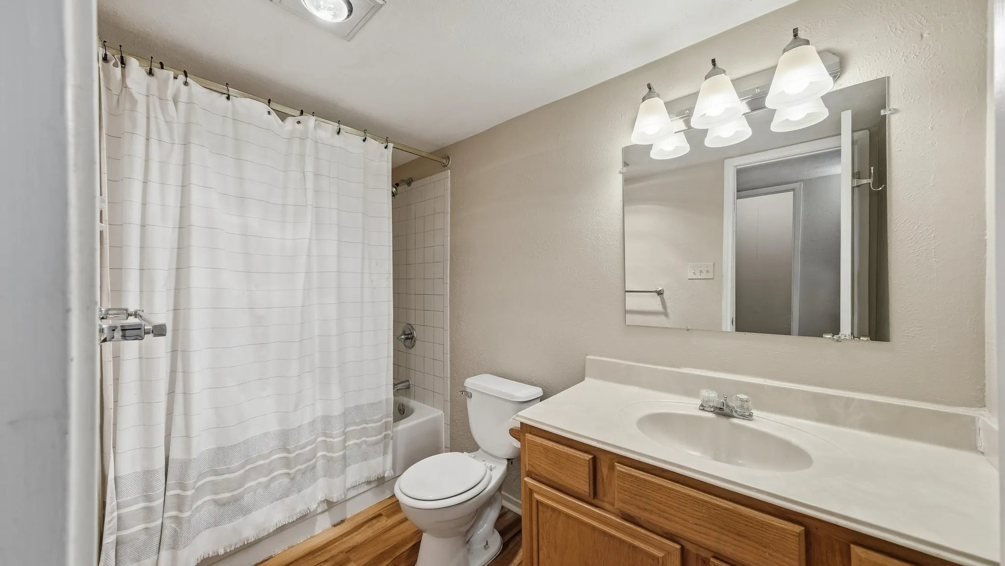 Single Family Residence For Sale in Tarrant County , 5821 Maiden Lane, Fort Worth, Texas 76131, 3 Bedroom, 2 Bathroom, 2 Garage spaces, 1,430 Sqft, built in 1979, mls#21300248, Real Estate Agent in Fort Worth, Homes For Sale in Tarrant county, Homes For Sale in Fort Worth, Realtor in Fort Worth Texas, Real Estate Brokerage Independent Realty Texas, Luminita Cordes Realtor