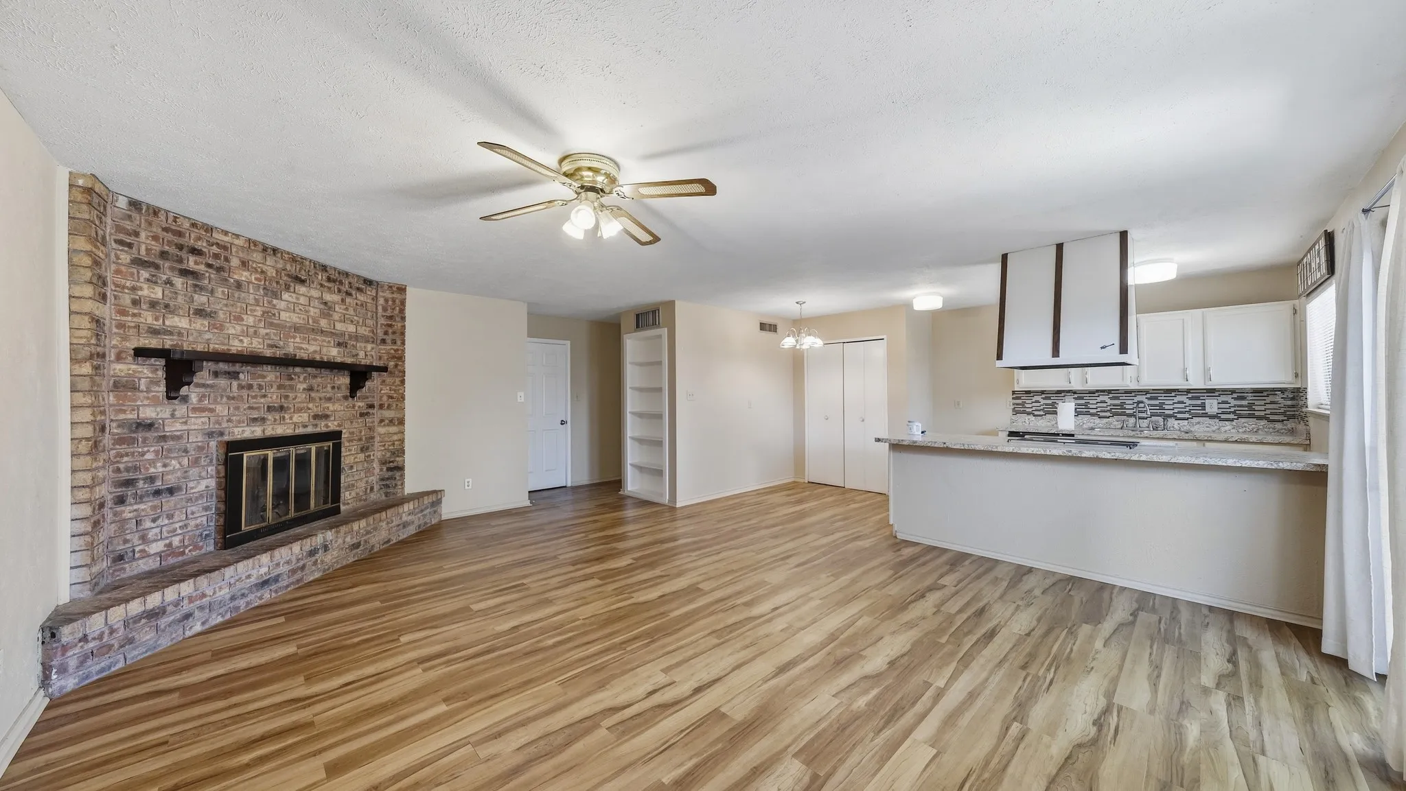 Single Family Residence For Sale in Tarrant County , 5821 Maiden Lane, Fort Worth, Texas 76131, 3 Bedroom, 2 Bathroom, 2 Garage spaces, 1,430 Sqft, built in 1979, mls#21300248, Real Estate Agent in Fort Worth, Homes For Sale in Tarrant county, Homes For Sale in Fort Worth, Realtor in Fort Worth Texas, Real Estate Brokerage Independent Realty Texas, Luminita Cordes Realtor