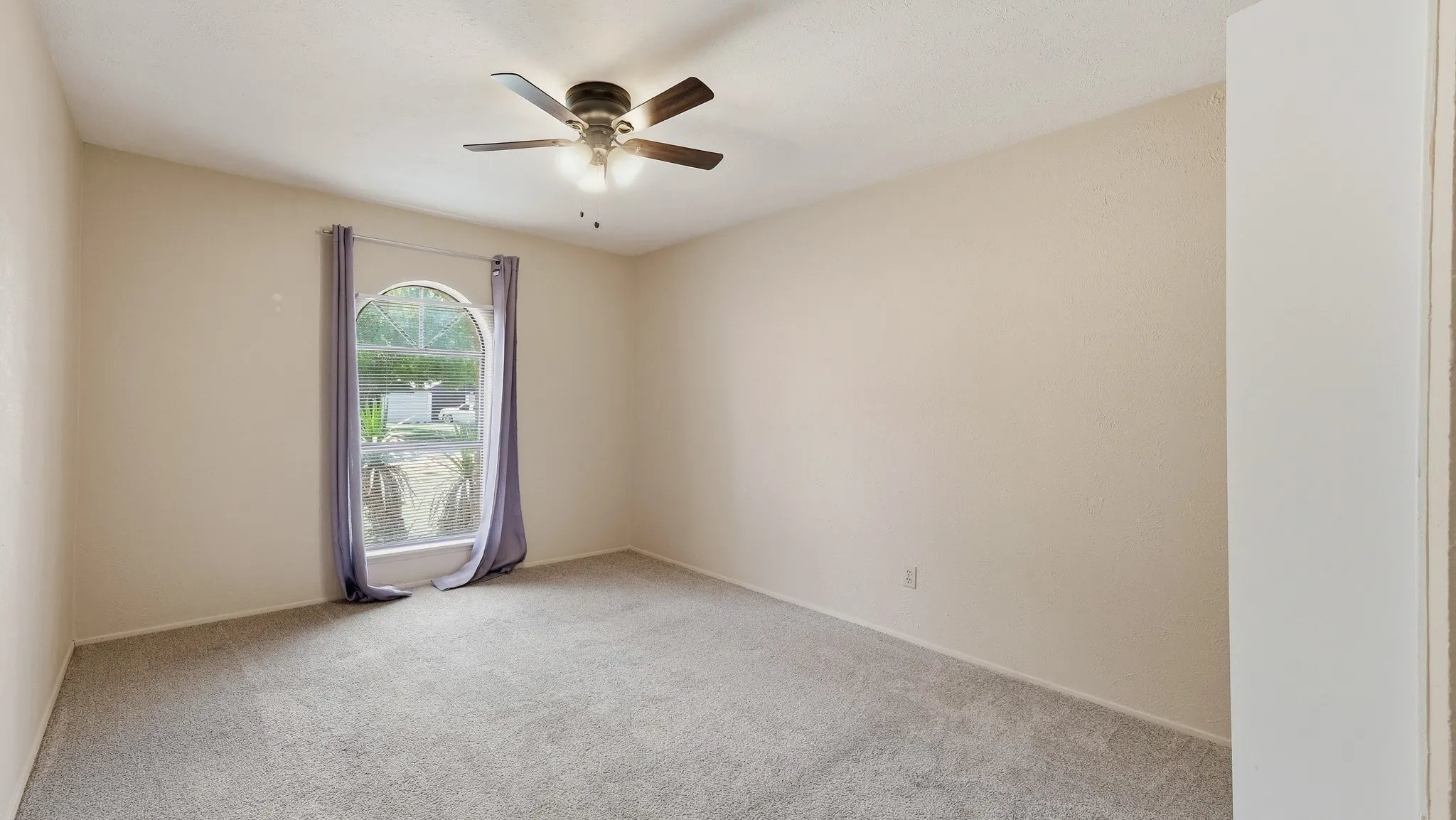 Single Family Residence For Sale in Tarrant County , 5821 Maiden Lane, Fort Worth, Texas 76131, 3 Bedroom, 2 Bathroom, 2 Garage spaces, 1,430 Sqft, built in 1979, mls#21300248, Real Estate Agent in Fort Worth, Homes For Sale in Tarrant county, Homes For Sale in Fort Worth, Realtor in Fort Worth Texas, Real Estate Brokerage Independent Realty Texas, Luminita Cordes Realtor