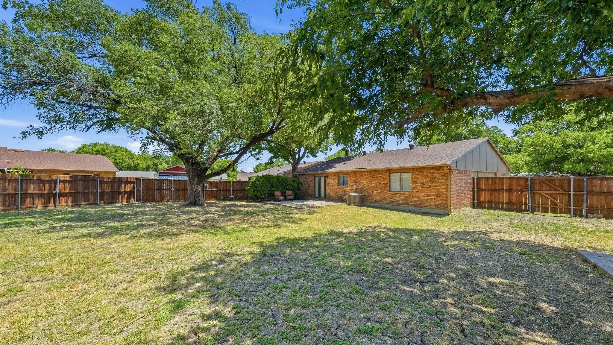 Single Family Residence For Sale in Tarrant County , 5821 Maiden Lane, Fort Worth, Texas 76131, 3 Bedroom, 2 Bathroom, 2 Garage spaces, 1,430 Sqft, built in 1979, mls#21300248, Real Estate Agent in Fort Worth, Homes For Sale in Tarrant county, Homes For Sale in Fort Worth, Realtor in Fort Worth Texas, Real Estate Brokerage Independent Realty Texas, Luminita Cordes Realtor