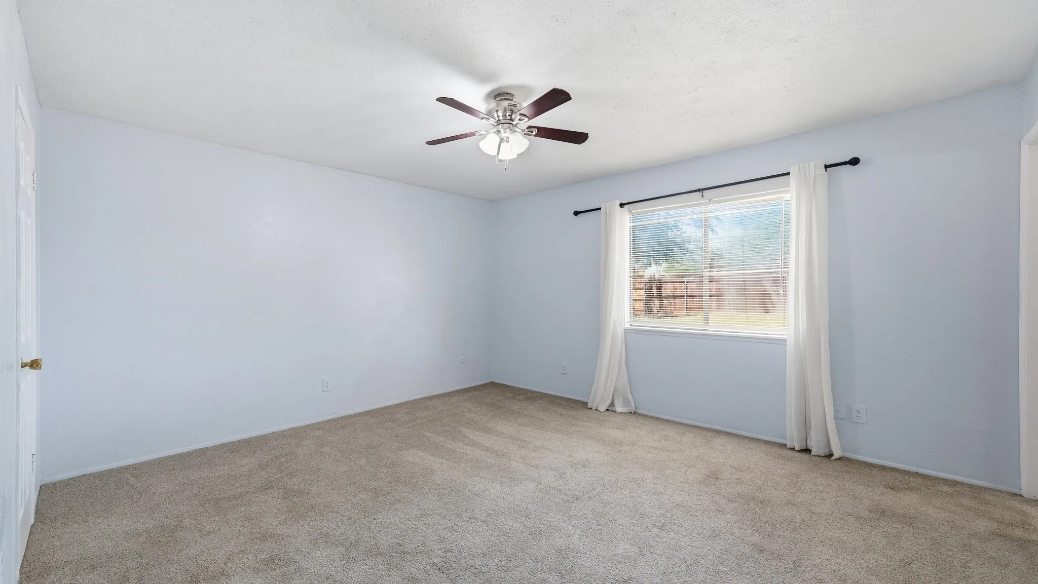 Single Family Residence For Sale in Tarrant County , 5821 Maiden Lane, Fort Worth, Texas 76131, 3 Bedroom, 2 Bathroom, 2 Garage spaces, 1,430 Sqft, built in 1979, mls#21300248, Real Estate Agent in Fort Worth, Homes For Sale in Tarrant county, Homes For Sale in Fort Worth, Realtor in Fort Worth Texas, Real Estate Brokerage Independent Realty Texas, Luminita Cordes Realtor