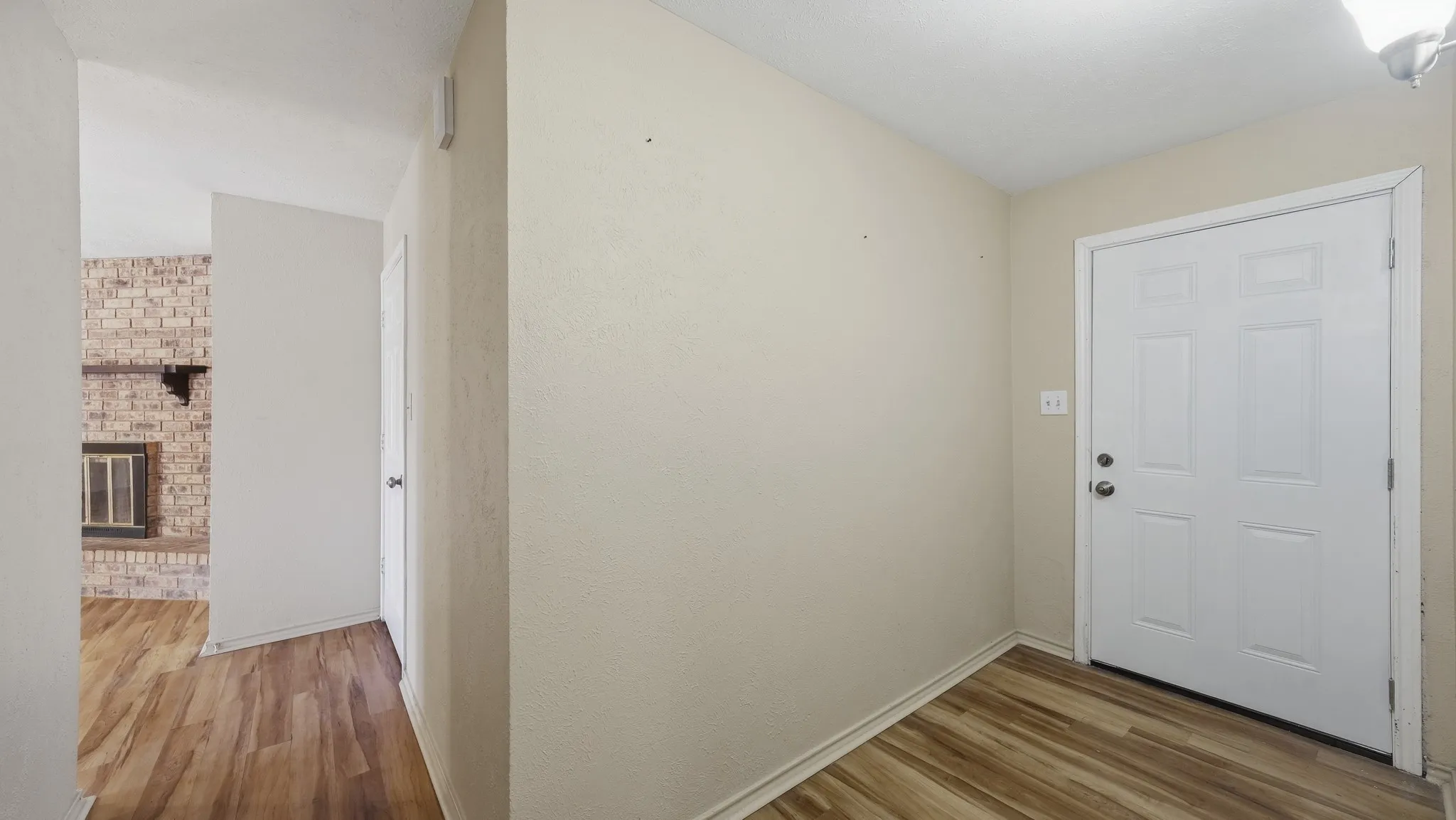 Single Family Residence For Sale in Tarrant County , 5821 Maiden Lane, Fort Worth, Texas 76131, 3 Bedroom, 2 Bathroom, 2 Garage spaces, 1,430 Sqft, built in 1979, mls#21300248, Real Estate Agent in Fort Worth, Homes For Sale in Tarrant county, Homes For Sale in Fort Worth, Realtor in Fort Worth Texas, Real Estate Brokerage Independent Realty Texas, Luminita Cordes Realtor