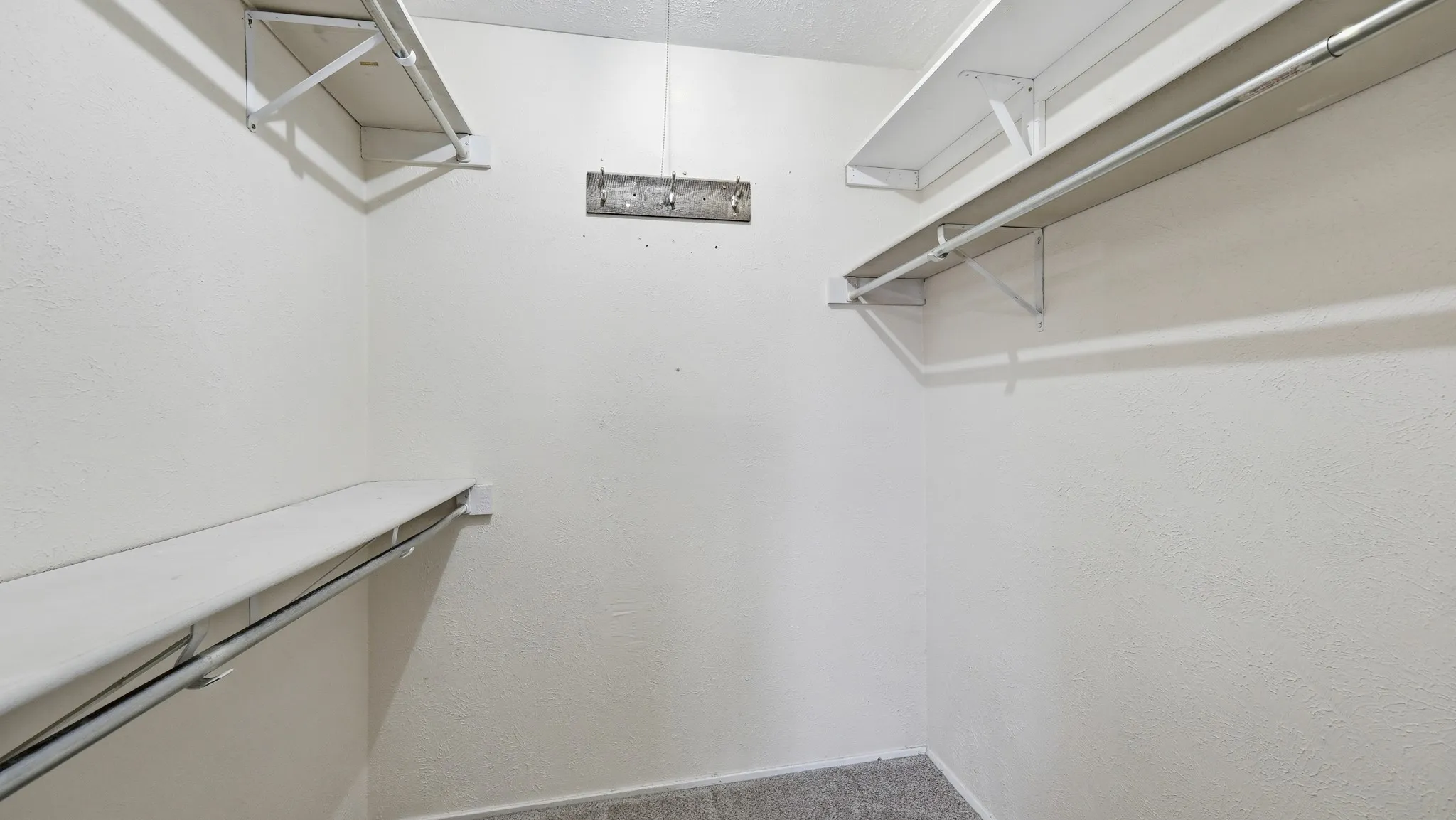 Single Family Residence For Sale in Tarrant County , 5821 Maiden Lane, Fort Worth, Texas 76131, 3 Bedroom, 2 Bathroom, 2 Garage spaces, 1,430 Sqft, built in 1979, mls#21300248, Real Estate Agent in Fort Worth, Homes For Sale in Tarrant county, Homes For Sale in Fort Worth, Realtor in Fort Worth Texas, Real Estate Brokerage Independent Realty Texas, Luminita Cordes Realtor