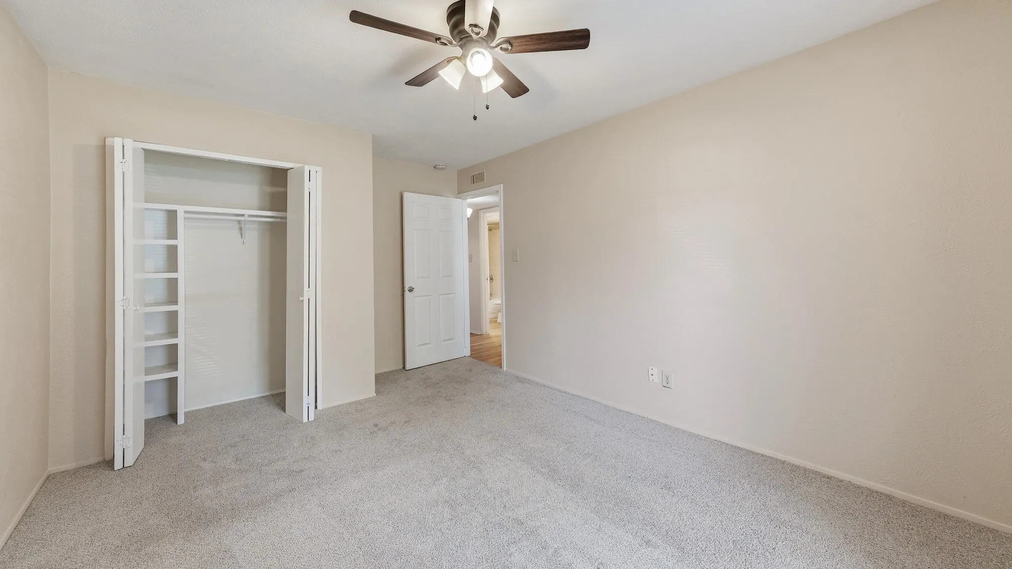 Single Family Residence For Sale in Tarrant County , 5821 Maiden Lane, Fort Worth, Texas 76131, 3 Bedroom, 2 Bathroom, 2 Garage spaces, 1,430 Sqft, built in 1979, mls#21300248, Real Estate Agent in Fort Worth, Homes For Sale in Tarrant county, Homes For Sale in Fort Worth, Realtor in Fort Worth Texas, Real Estate Brokerage Independent Realty Texas, Luminita Cordes Realtor