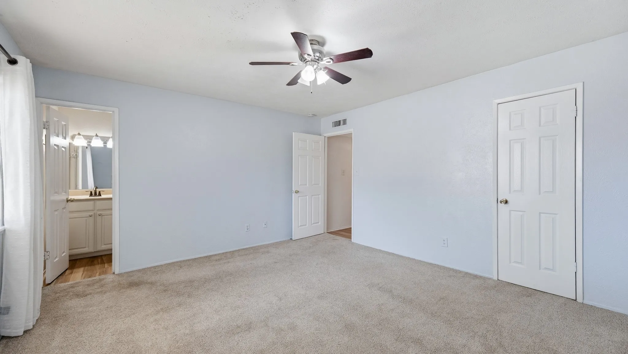 Single Family Residence For Sale in Tarrant County , 5821 Maiden Lane, Fort Worth, Texas 76131, 3 Bedroom, 2 Bathroom, 2 Garage spaces, 1,430 Sqft, built in 1979, mls#21300248, Real Estate Agent in Fort Worth, Homes For Sale in Tarrant county, Homes For Sale in Fort Worth, Realtor in Fort Worth Texas, Real Estate Brokerage Independent Realty Texas, Luminita Cordes Realtor