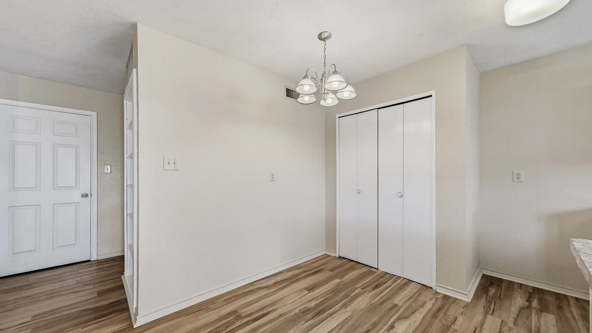 Single Family Residence For Sale in Tarrant County , 5821 Maiden Lane, Fort Worth, Texas 76131, 3 Bedroom, 2 Bathroom, 2 Garage spaces, 1,430 Sqft, built in 1979, mls#21300248, Real Estate Agent in Fort Worth, Homes For Sale in Tarrant county, Homes For Sale in Fort Worth, Realtor in Fort Worth Texas, Real Estate Brokerage Independent Realty Texas, Luminita Cordes Realtor