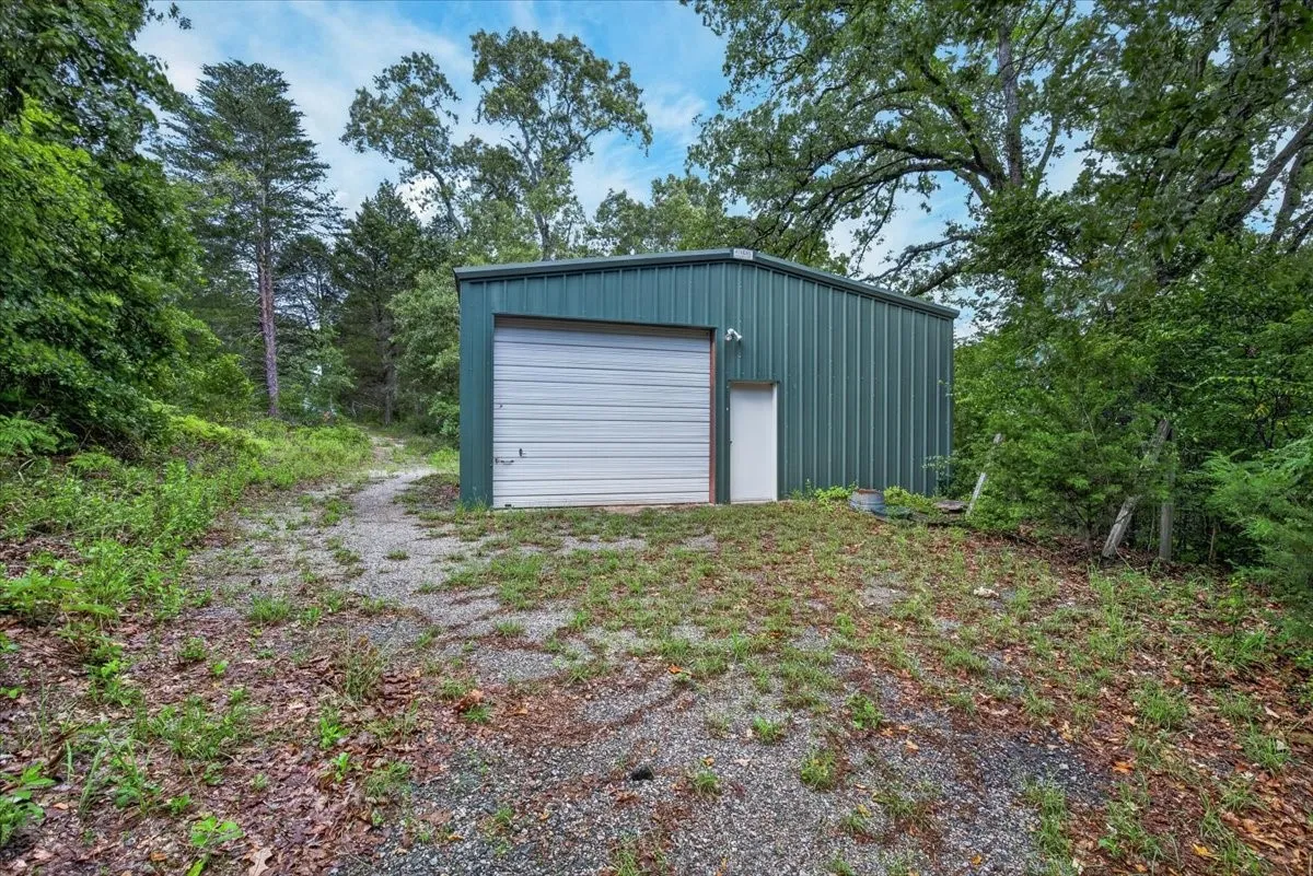 Farm For Sale in Henderson County , 906 Valle Vista Drive, Athens, Texas 75751, 4 Bedrooms, 5 Bathrooms, Garage spaces, 4,728 Sqft, built in 1986, Price $1,295,000, mls#21296747, Real Estate Agent in Athens, Homes For Sale in Henderson county, Homes For Sale in Athens, Realtor in Athens Texas, Real Estate Brokerage Independent Realty Texas, Luminita Cordes Realtor