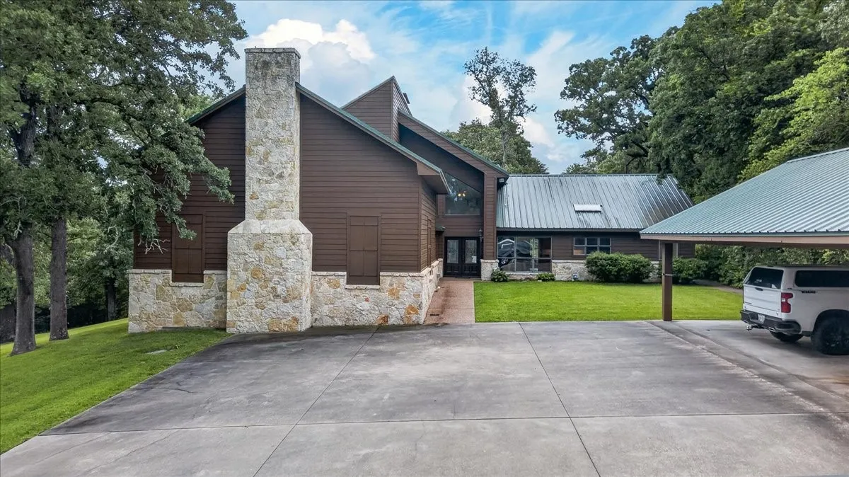 Farm For Sale in Henderson County , 906 Valle Vista Drive, Athens, Texas 75751, 4 Bedrooms, 5 Bathrooms, Garage spaces, 4,728 Sqft, built in 1986, Price $1,295,000, mls#21296747, Real Estate Agent in Athens, Homes For Sale in Henderson county, Homes For Sale in Athens, Realtor in Athens Texas, Real Estate Brokerage Independent Realty Texas, Luminita Cordes Realtor