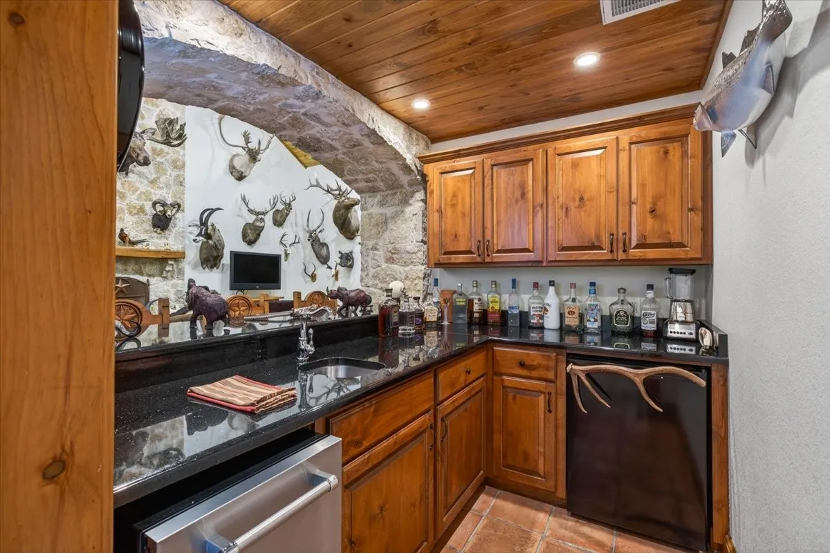 Farm For Sale in Henderson County , 906 Valle Vista Drive, Athens, Texas 75751, 4 Bedrooms, 5 Bathrooms, Garage spaces, 4,728 Sqft, built in 1986, Price $1,295,000, mls#21296747, Real Estate Agent in Athens, Homes For Sale in Henderson county, Homes For Sale in Athens, Realtor in Athens Texas, Real Estate Brokerage Independent Realty Texas, Luminita Cordes Realtor