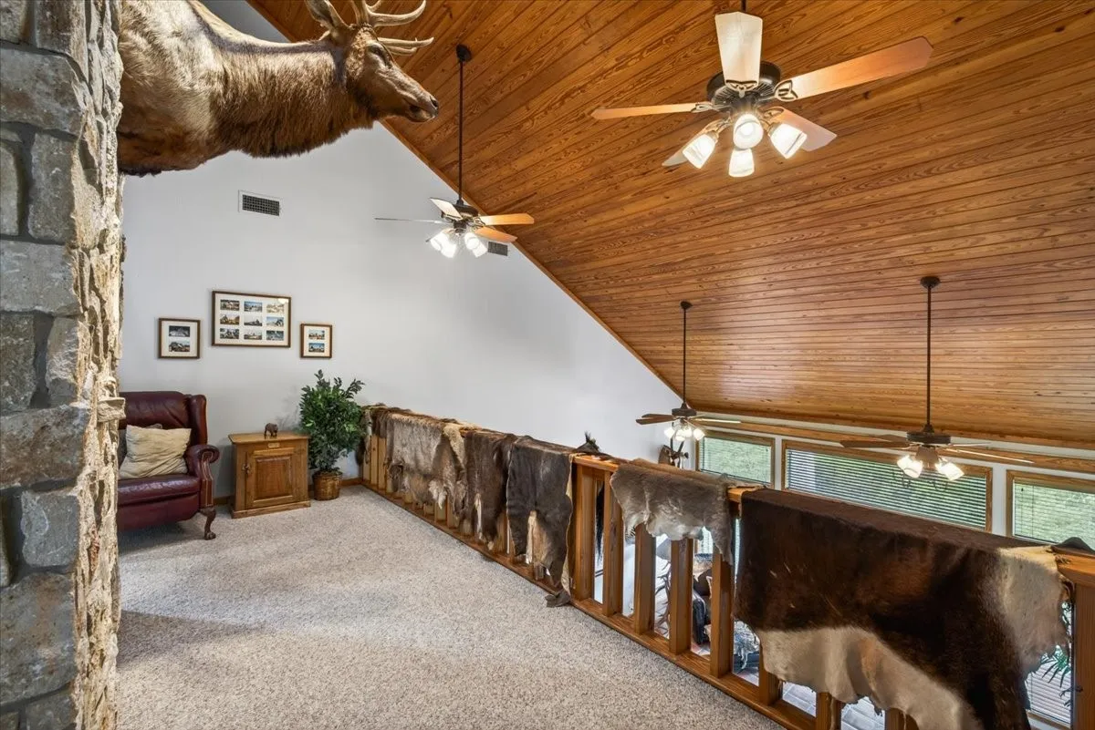 Farm For Sale in Henderson County , 906 Valle Vista Drive, Athens, Texas 75751, 4 Bedrooms, 5 Bathrooms, Garage spaces, 4,728 Sqft, built in 1986, Price $1,295,000, mls#21296747, Real Estate Agent in Athens, Homes For Sale in Henderson county, Homes For Sale in Athens, Realtor in Athens Texas, Real Estate Brokerage Independent Realty Texas, Luminita Cordes Realtor