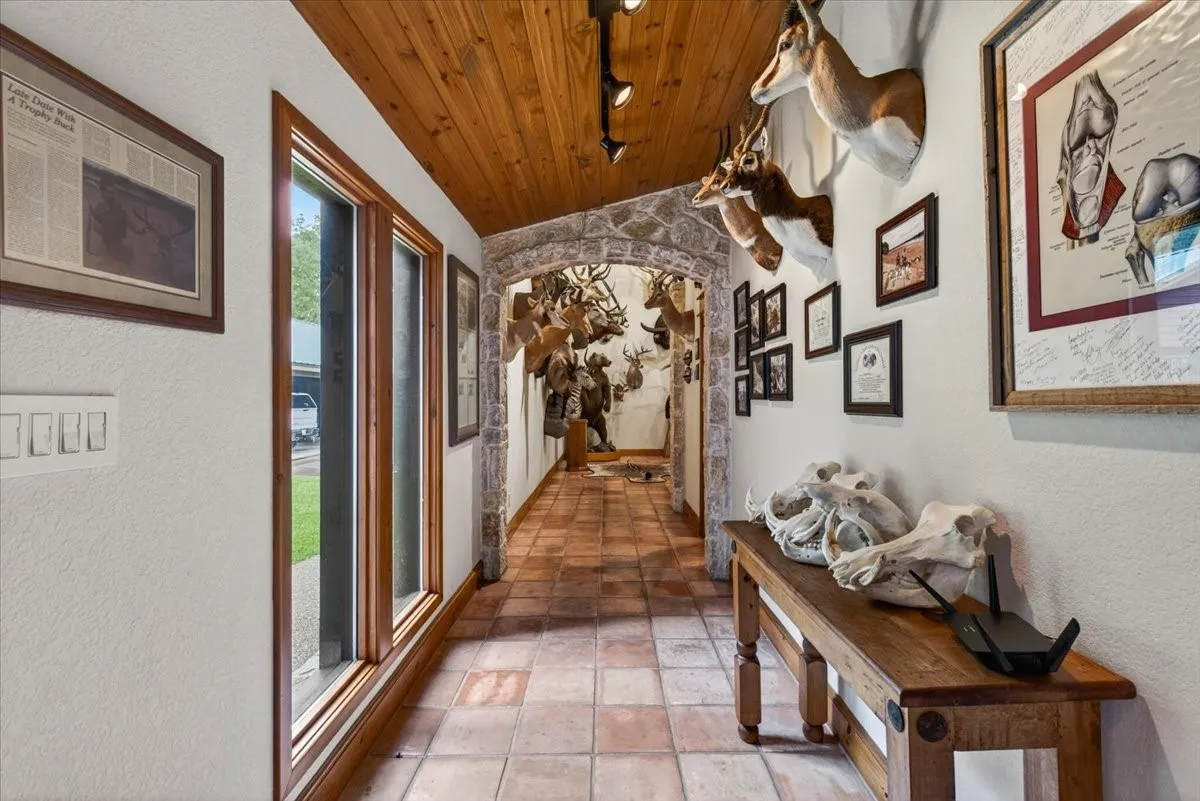 Farm For Sale in Henderson County , 906 Valle Vista Drive, Athens, Texas 75751, 4 Bedrooms, 5 Bathrooms, Garage spaces, 4,728 Sqft, built in 1986, Price $1,295,000, mls#21296747, Real Estate Agent in Athens, Homes For Sale in Henderson county, Homes For Sale in Athens, Realtor in Athens Texas, Real Estate Brokerage Independent Realty Texas, Luminita Cordes Realtor