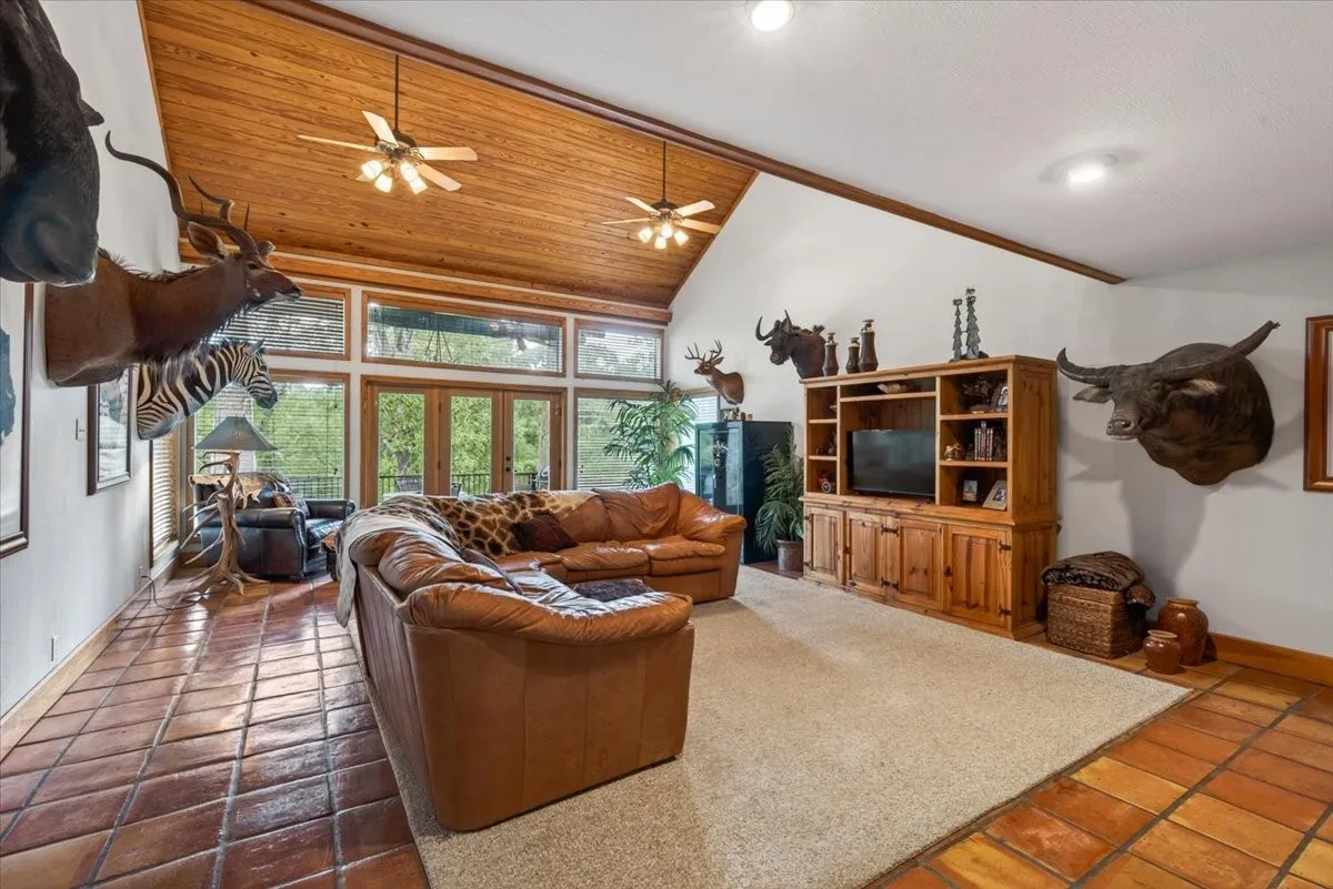 Farm For Sale in Henderson County , 906 Valle Vista Drive, Athens, Texas 75751, 4 Bedrooms, 5 Bathrooms, Garage spaces, 4,728 Sqft, built in 1986, Price $1,295,000, mls#21296747, Real Estate Agent in Athens, Homes For Sale in Henderson county, Homes For Sale in Athens, Realtor in Athens Texas, Real Estate Brokerage Independent Realty Texas, Luminita Cordes Realtor