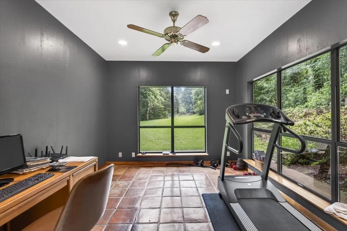 Farm For Sale in Henderson County , 906 Valle Vista Drive, Athens, Texas 75751, 4 Bedrooms, 5 Bathrooms, Garage spaces, 4,728 Sqft, built in 1986, Price $1,295,000, mls#21296747, Real Estate Agent in Athens, Homes For Sale in Henderson county, Homes For Sale in Athens, Realtor in Athens Texas, Real Estate Brokerage Independent Realty Texas, Luminita Cordes Realtor
