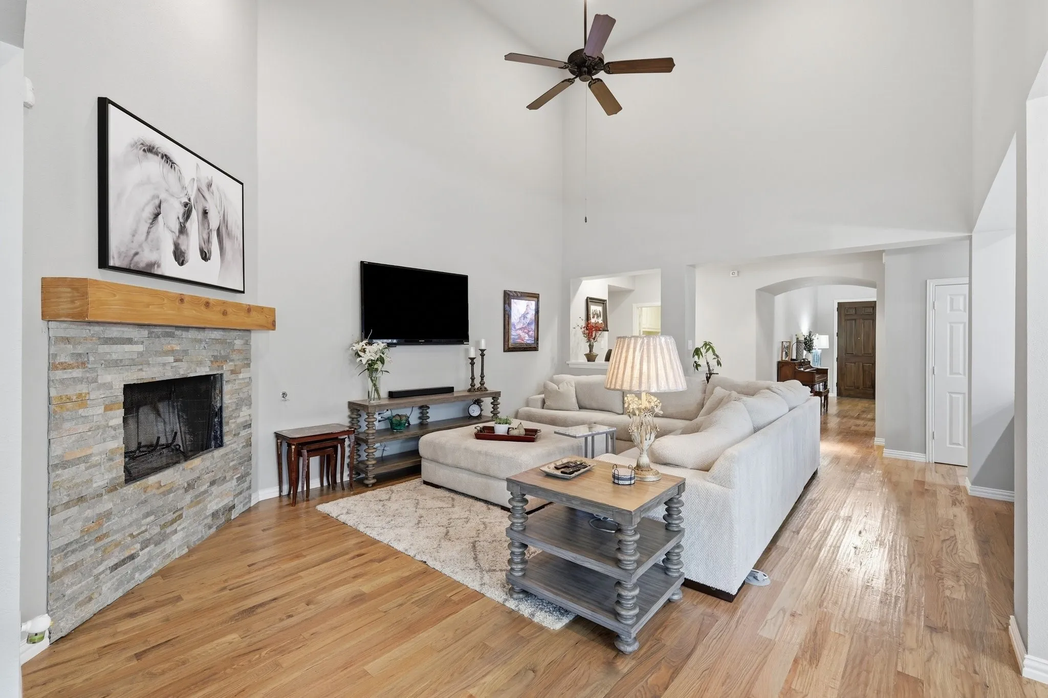 Single Family Residence For Sale in Denton County , 8313 Primrose Trail, Lantana, Texas 76226, 4 Bedroom, 4 Bathroom, 2 Garage spaces, 3,369 Sqft, built in 2013, mls#21289074, Real Estate Agent in Lantana, Homes For Sale in Denton county, Homes For Sale in Lantana, Realtor in Lantana Texas, Real Estate Brokerage Independent Realty Texas, Luminita Cordes Realtor
