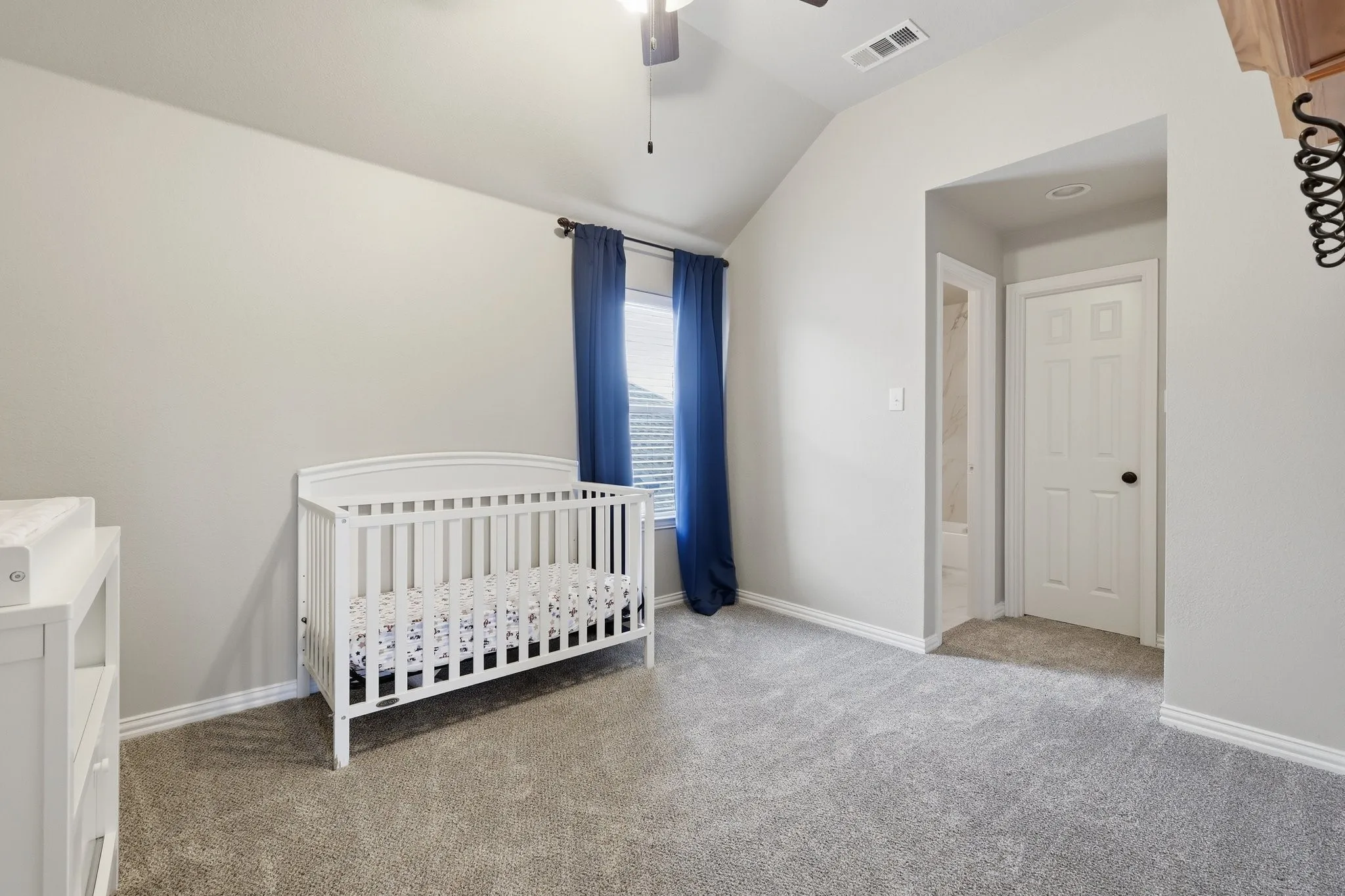 Single Family Residence For Sale in Denton County , 8313 Primrose Trail, Lantana, Texas 76226, 4 Bedroom, 4 Bathroom, 2 Garage spaces, 3,369 Sqft, built in 2013, mls#21289074, Real Estate Agent in Lantana, Homes For Sale in Denton county, Homes For Sale in Lantana, Realtor in Lantana Texas, Real Estate Brokerage Independent Realty Texas, Luminita Cordes Realtor
