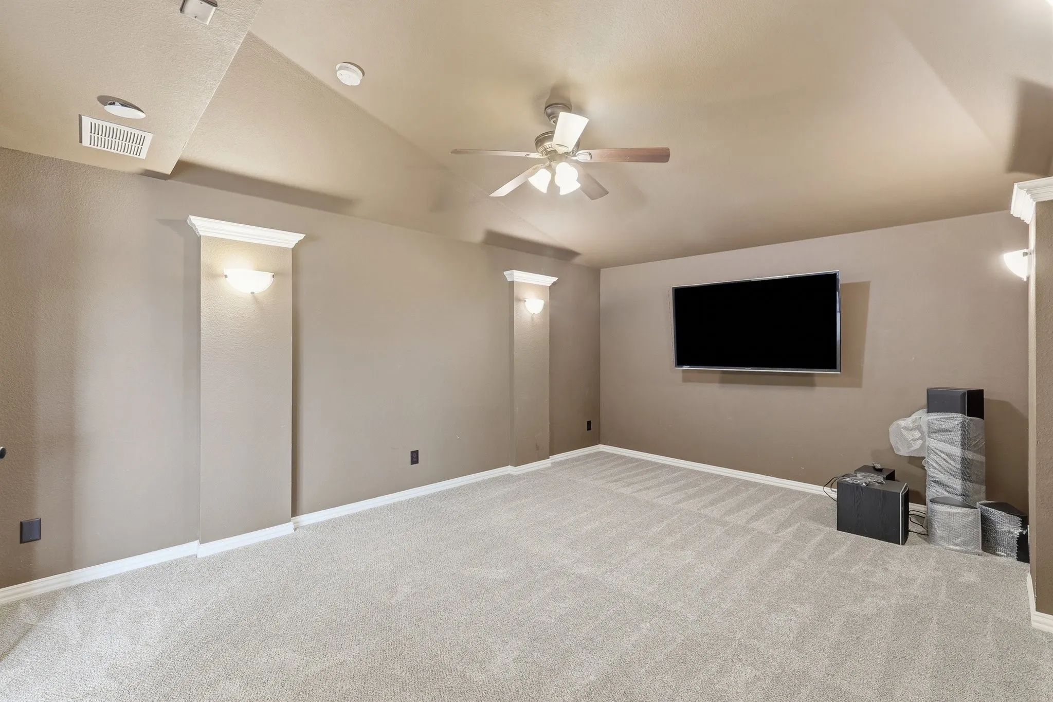 Single Family Residence For Sale in Denton County , 8313 Primrose Trail, Lantana, Texas 76226, 4 Bedroom, 4 Bathroom, 2 Garage spaces, 3,369 Sqft, built in 2013, mls#21289074, Real Estate Agent in Lantana, Homes For Sale in Denton county, Homes For Sale in Lantana, Realtor in Lantana Texas, Real Estate Brokerage Independent Realty Texas, Luminita Cordes Realtor