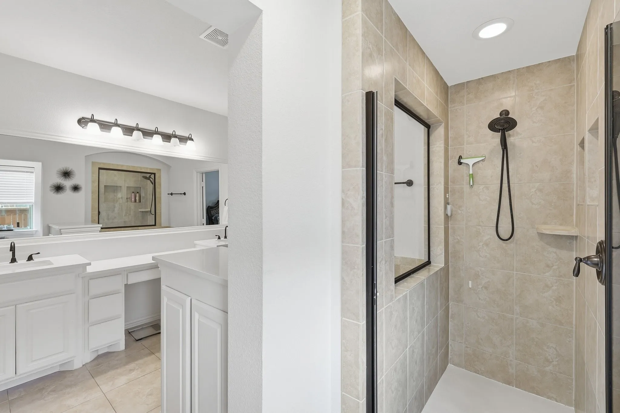 Single Family Residence For Sale in Denton County , 8313 Primrose Trail, Lantana, Texas 76226, 4 Bedroom, 4 Bathroom, 2 Garage spaces, 3,369 Sqft, built in 2013, mls#21289074, Real Estate Agent in Lantana, Homes For Sale in Denton county, Homes For Sale in Lantana, Realtor in Lantana Texas, Real Estate Brokerage Independent Realty Texas, Luminita Cordes Realtor