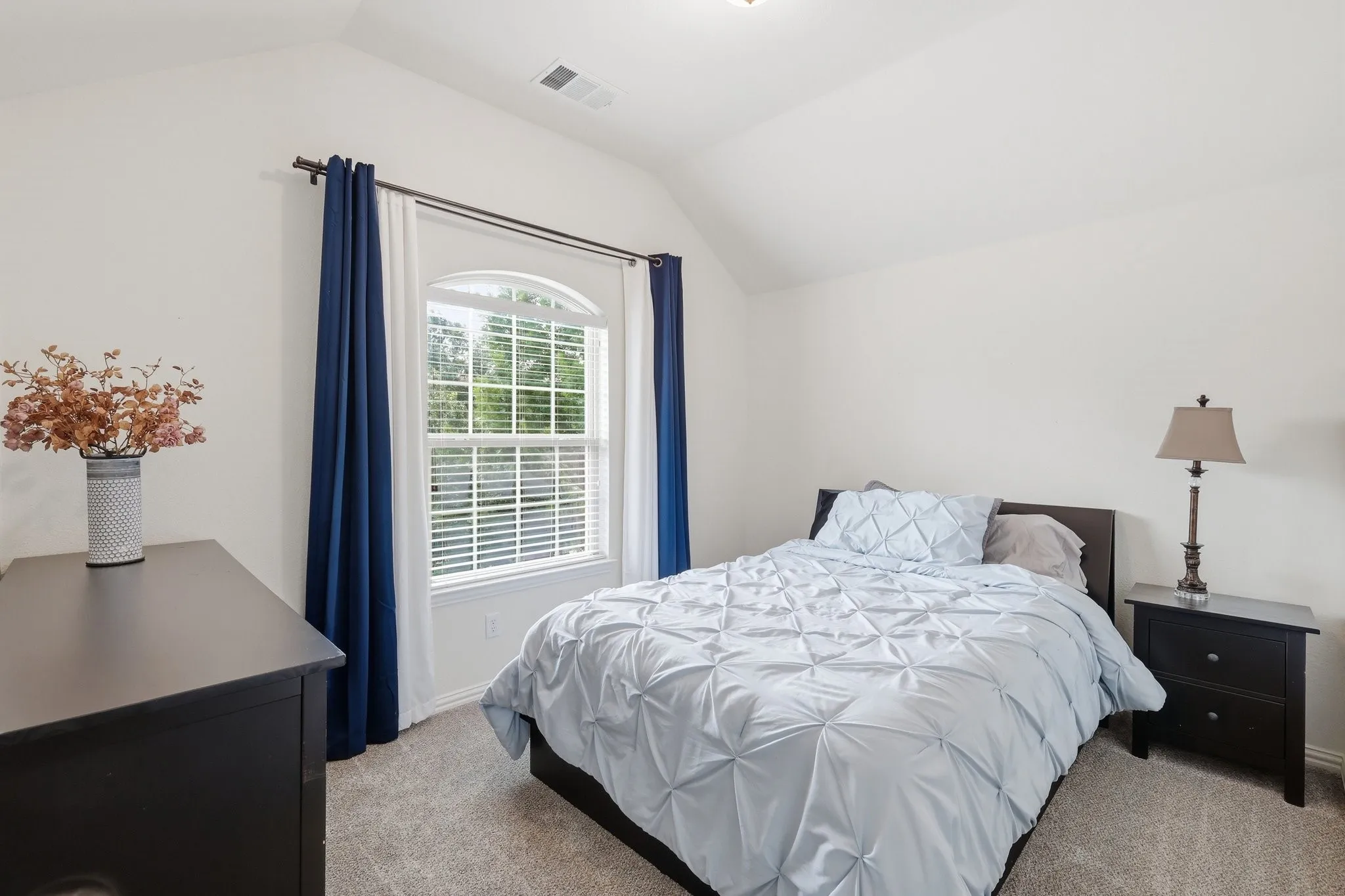 Single Family Residence For Sale in Denton County , 8313 Primrose Trail, Lantana, Texas 76226, 4 Bedroom, 4 Bathroom, 2 Garage spaces, 3,369 Sqft, built in 2013, mls#21289074, Real Estate Agent in Lantana, Homes For Sale in Denton county, Homes For Sale in Lantana, Realtor in Lantana Texas, Real Estate Brokerage Independent Realty Texas, Luminita Cordes Realtor