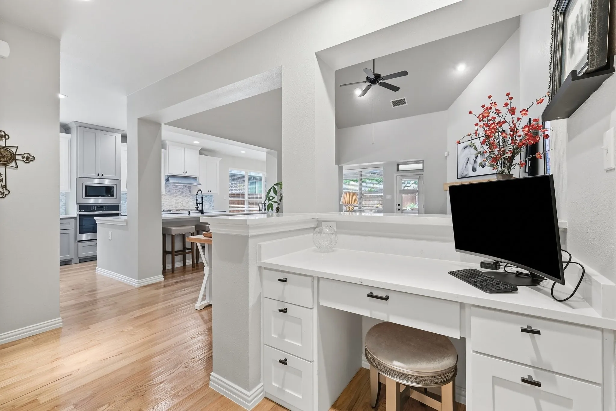 Single Family Residence For Sale in Denton County , 8313 Primrose Trail, Lantana, Texas 76226, 4 Bedroom, 4 Bathroom, 2 Garage spaces, 3,369 Sqft, built in 2013, mls#21289074, Real Estate Agent in Lantana, Homes For Sale in Denton county, Homes For Sale in Lantana, Realtor in Lantana Texas, Real Estate Brokerage Independent Realty Texas, Luminita Cordes Realtor