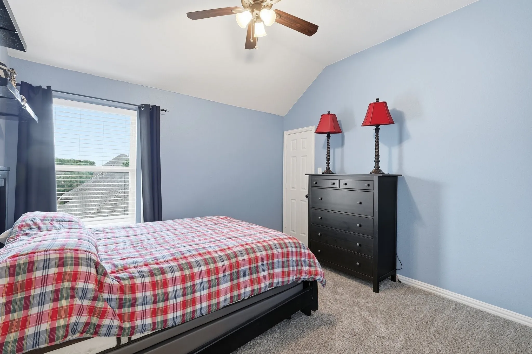 Single Family Residence For Sale in Denton County , 8313 Primrose Trail, Lantana, Texas 76226, 4 Bedroom, 4 Bathroom, 2 Garage spaces, 3,369 Sqft, built in 2013, mls#21289074, Real Estate Agent in Lantana, Homes For Sale in Denton county, Homes For Sale in Lantana, Realtor in Lantana Texas, Real Estate Brokerage Independent Realty Texas, Luminita Cordes Realtor