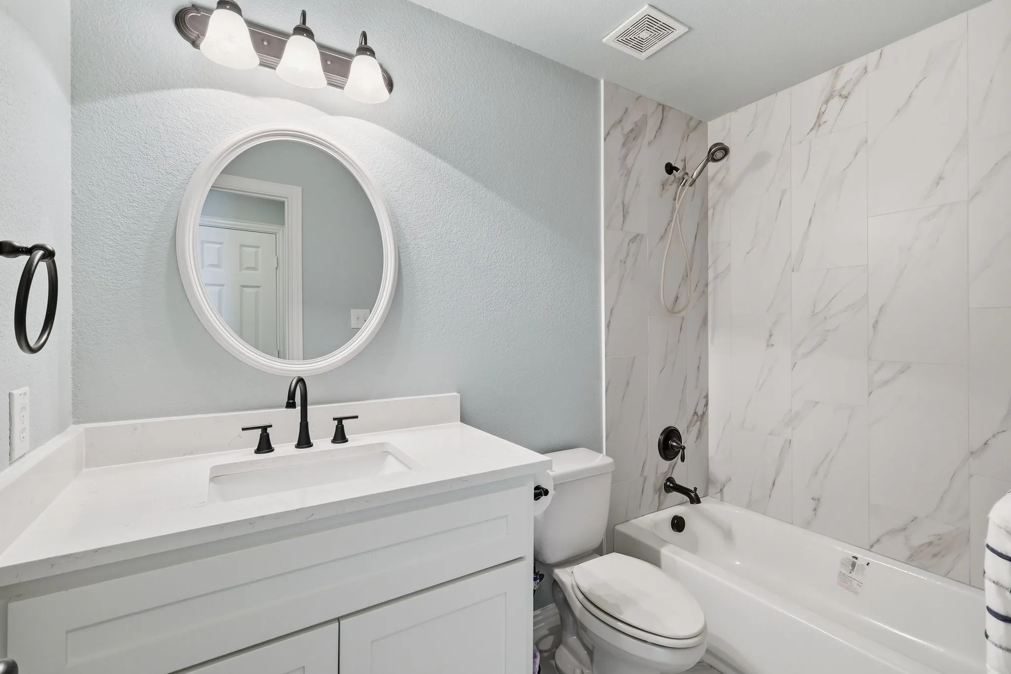 Single Family Residence For Sale in Denton County , 8313 Primrose Trail, Lantana, Texas 76226, 4 Bedroom, 4 Bathroom, 2 Garage spaces, 3,369 Sqft, built in 2013, mls#21289074, Real Estate Agent in Lantana, Homes For Sale in Denton county, Homes For Sale in Lantana, Realtor in Lantana Texas, Real Estate Brokerage Independent Realty Texas, Luminita Cordes Realtor