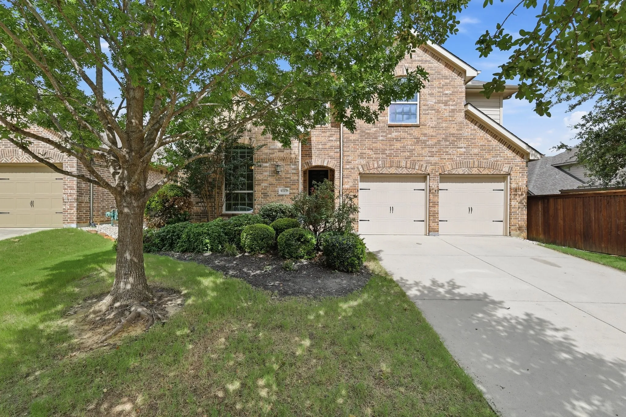 Single Family Residence For Sale in Denton County , 8313 Primrose Trail, Lantana, Texas 76226, 4 Bedroom, 4 Bathroom, 2 Garage spaces, 3,369 Sqft, built in 2013, mls#21289074, Real Estate Agent in Lantana, Homes For Sale in Denton county, Homes For Sale in Lantana, Realtor in Lantana Texas, Real Estate Brokerage Independent Realty Texas, Luminita Cordes Realtor