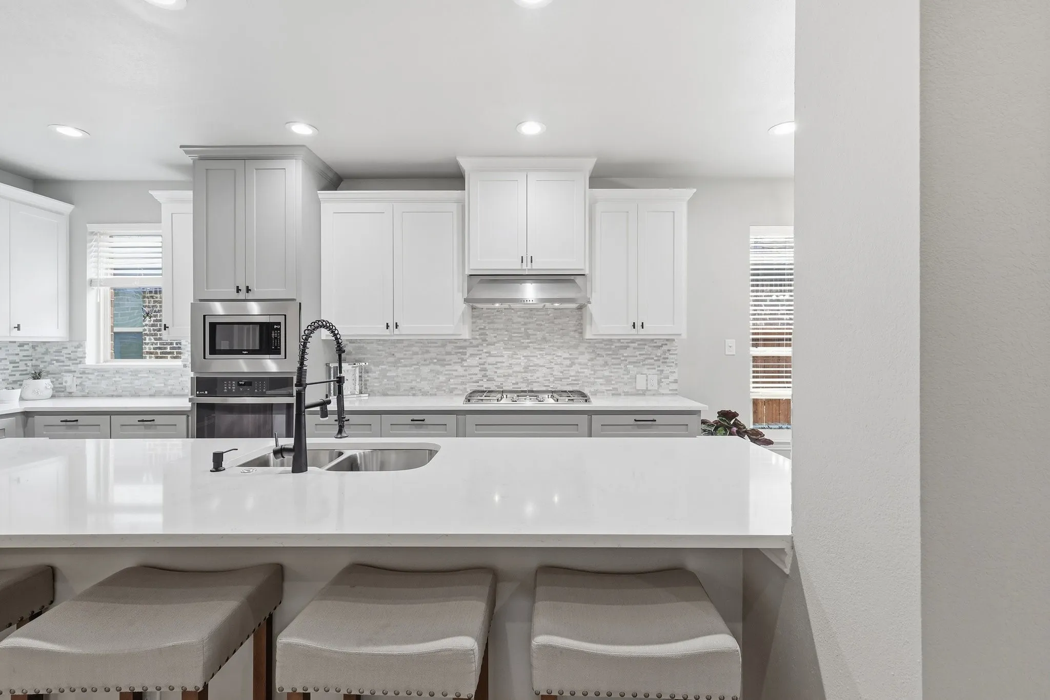 Single Family Residence For Sale in Denton County , 8313 Primrose Trail, Lantana, Texas 76226, 4 Bedroom, 4 Bathroom, 2 Garage spaces, 3,369 Sqft, built in 2013, mls#21289074, Real Estate Agent in Lantana, Homes For Sale in Denton county, Homes For Sale in Lantana, Realtor in Lantana Texas, Real Estate Brokerage Independent Realty Texas, Luminita Cordes Realtor