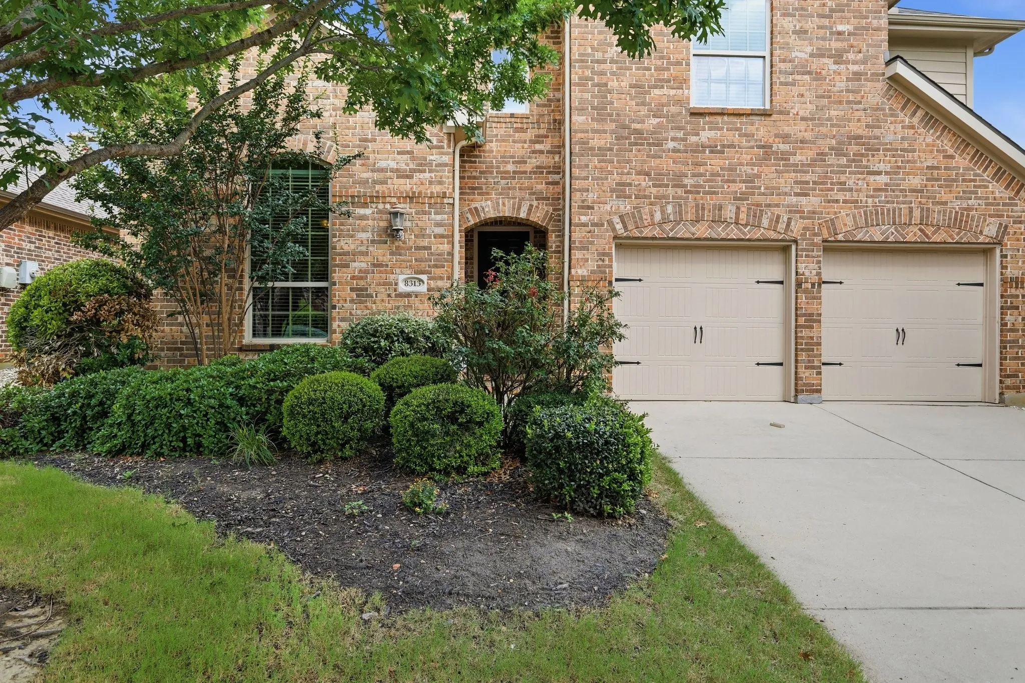Single Family Residence For Sale in Denton County , 8313 Primrose Trail, Lantana, Texas 76226, 4 Bedroom, 4 Bathroom, 2 Garage spaces, 3,369 Sqft, built in 2013, mls#21289074, Real Estate Agent in Lantana, Homes For Sale in Denton county, Homes For Sale in Lantana, Realtor in Lantana Texas, Real Estate Brokerage Independent Realty Texas, Luminita Cordes Realtor