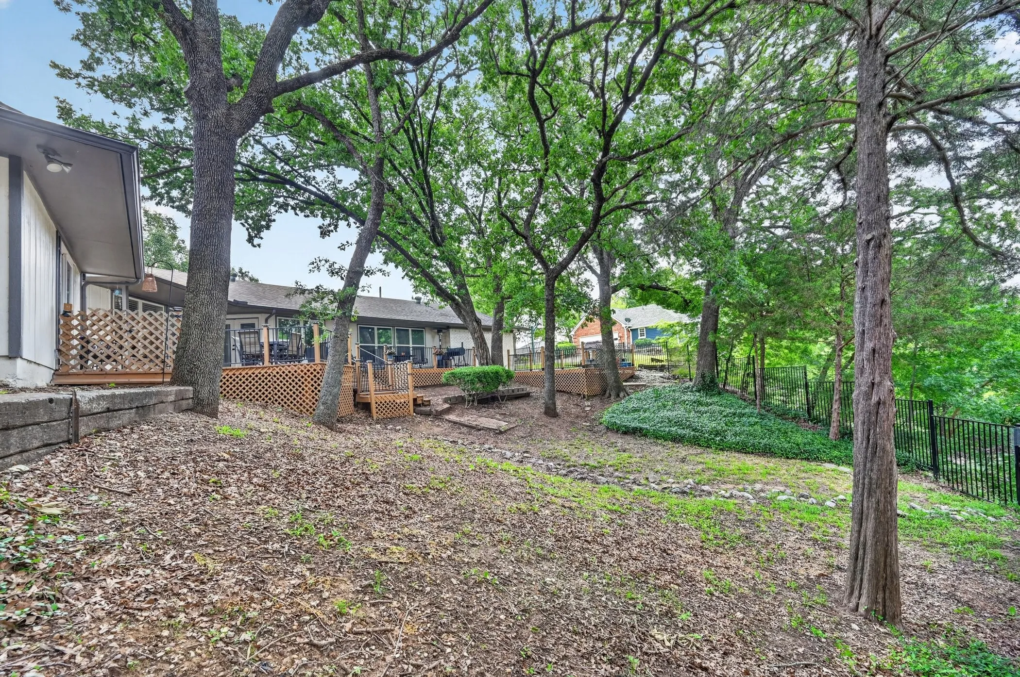 Single Family Residence For Sale in Grayson County , 2208 Turtle Creek Drive, Sherman, Texas 75092, 5 Bedroom, 4 Bathroom, 2 Garage spaces, 3,002 Sqft, built in 1981, mls#21280427, Real Estate Agent in Sherman, Homes For Sale in Grayson county, Homes For Sale in Sherman, Realtor in Sherman Texas, Real Estate Brokerage Independent Realty Texas, Luminita Cordes Realtor