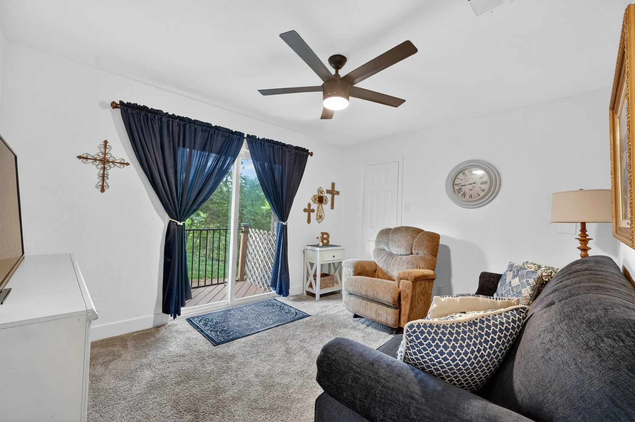 Bedroom/Sitting Rm