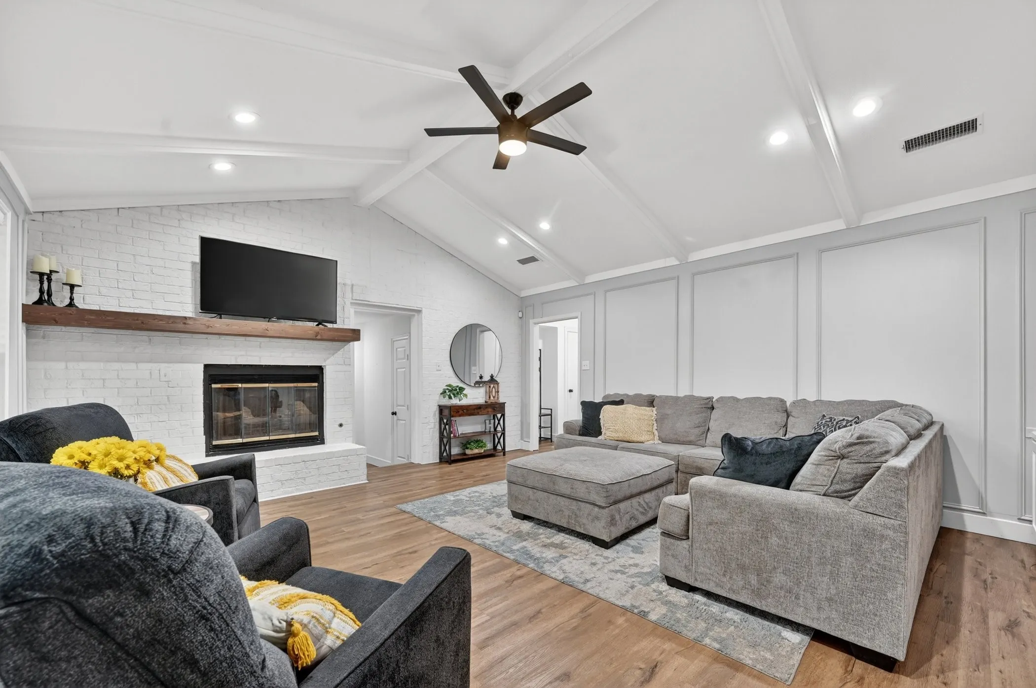 Single Family Residence For Sale in Grayson County , 2208 Turtle Creek Drive, Sherman, Texas 75092, 5 Bedroom, 4 Bathroom, 2 Garage spaces, 3,002 Sqft, built in 1981, mls#21280427, Real Estate Agent in Sherman, Homes For Sale in Grayson county, Homes For Sale in Sherman, Realtor in Sherman Texas, Real Estate Brokerage Independent Realty Texas, Luminita Cordes Realtor