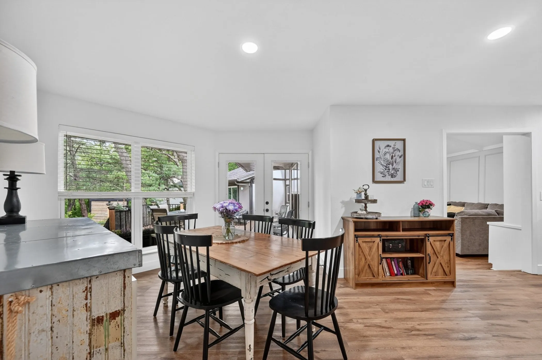 Single Family Residence For Sale in Grayson County , 2208 Turtle Creek Drive, Sherman, Texas 75092, 5 Bedroom, 4 Bathroom, 2 Garage spaces, 3,002 Sqft, built in 1981, mls#21280427, Real Estate Agent in Sherman, Homes For Sale in Grayson county, Homes For Sale in Sherman, Realtor in Sherman Texas, Real Estate Brokerage Independent Realty Texas, Luminita Cordes Realtor