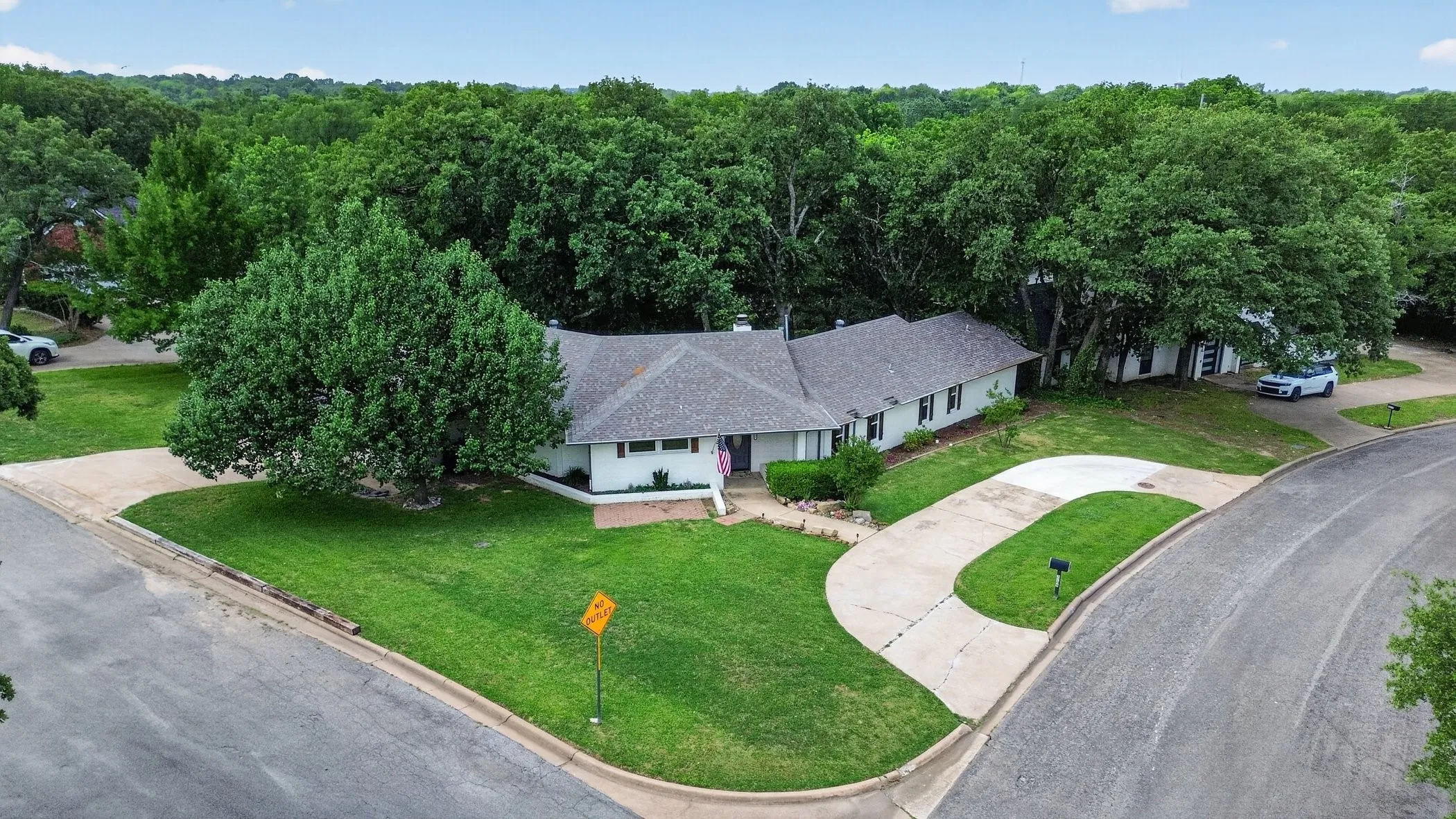 Single Family Residence For Sale in Grayson County , 2208 Turtle Creek Drive, Sherman, Texas 75092, 5 Bedroom, 4 Bathroom, 2 Garage spaces, 3,002 Sqft, built in 1981, mls#21280427, Real Estate Agent in Sherman, Homes For Sale in Grayson county, Homes For Sale in Sherman, Realtor in Sherman Texas, Real Estate Brokerage Independent Realty Texas, Luminita Cordes Realtor