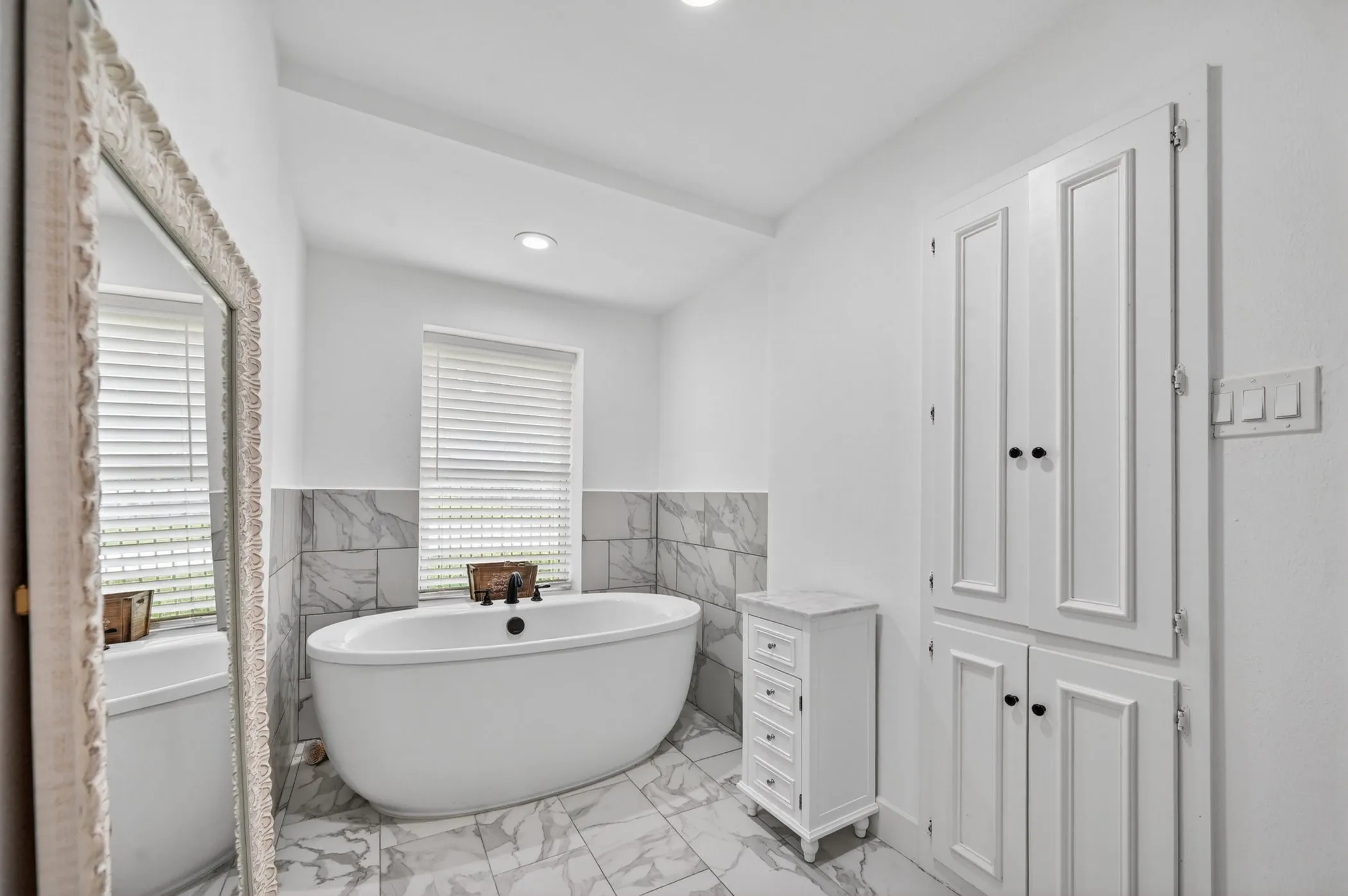 Single Family Residence For Sale in Grayson County , 2208 Turtle Creek Drive, Sherman, Texas 75092, 5 Bedroom, 4 Bathroom, 2 Garage spaces, 3,002 Sqft, built in 1981, mls#21280427, Real Estate Agent in Sherman, Homes For Sale in Grayson county, Homes For Sale in Sherman, Realtor in Sherman Texas, Real Estate Brokerage Independent Realty Texas, Luminita Cordes Realtor