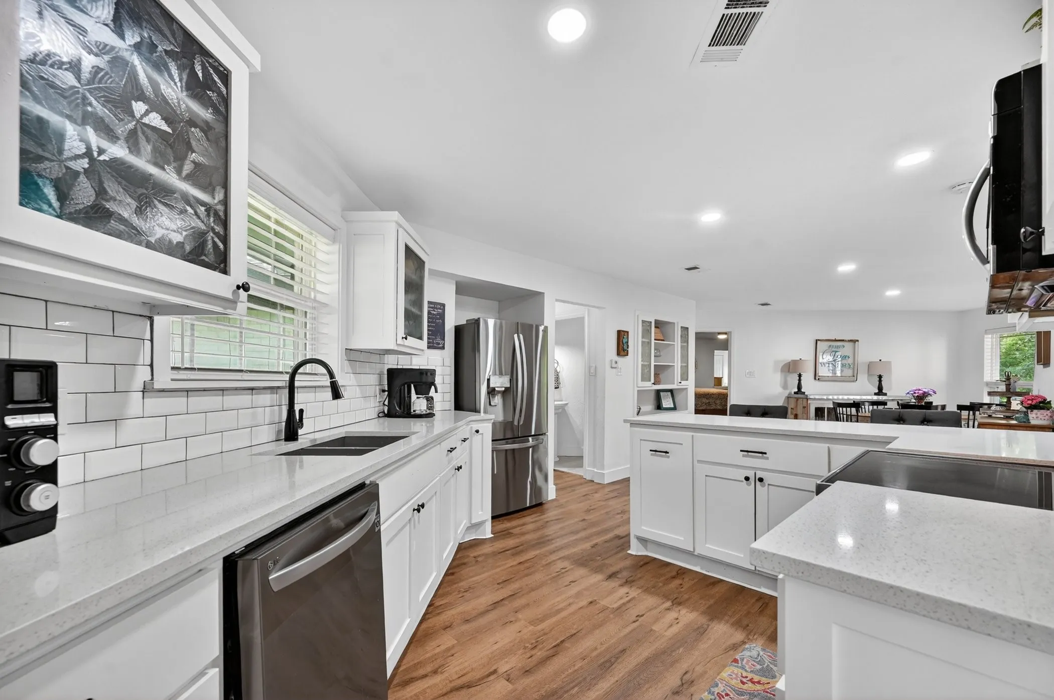 Single Family Residence For Sale in Grayson County , 2208 Turtle Creek Drive, Sherman, Texas 75092, 5 Bedroom, 4 Bathroom, 2 Garage spaces, 3,002 Sqft, built in 1981, mls#21280427, Real Estate Agent in Sherman, Homes For Sale in Grayson county, Homes For Sale in Sherman, Realtor in Sherman Texas, Real Estate Brokerage Independent Realty Texas, Luminita Cordes Realtor
