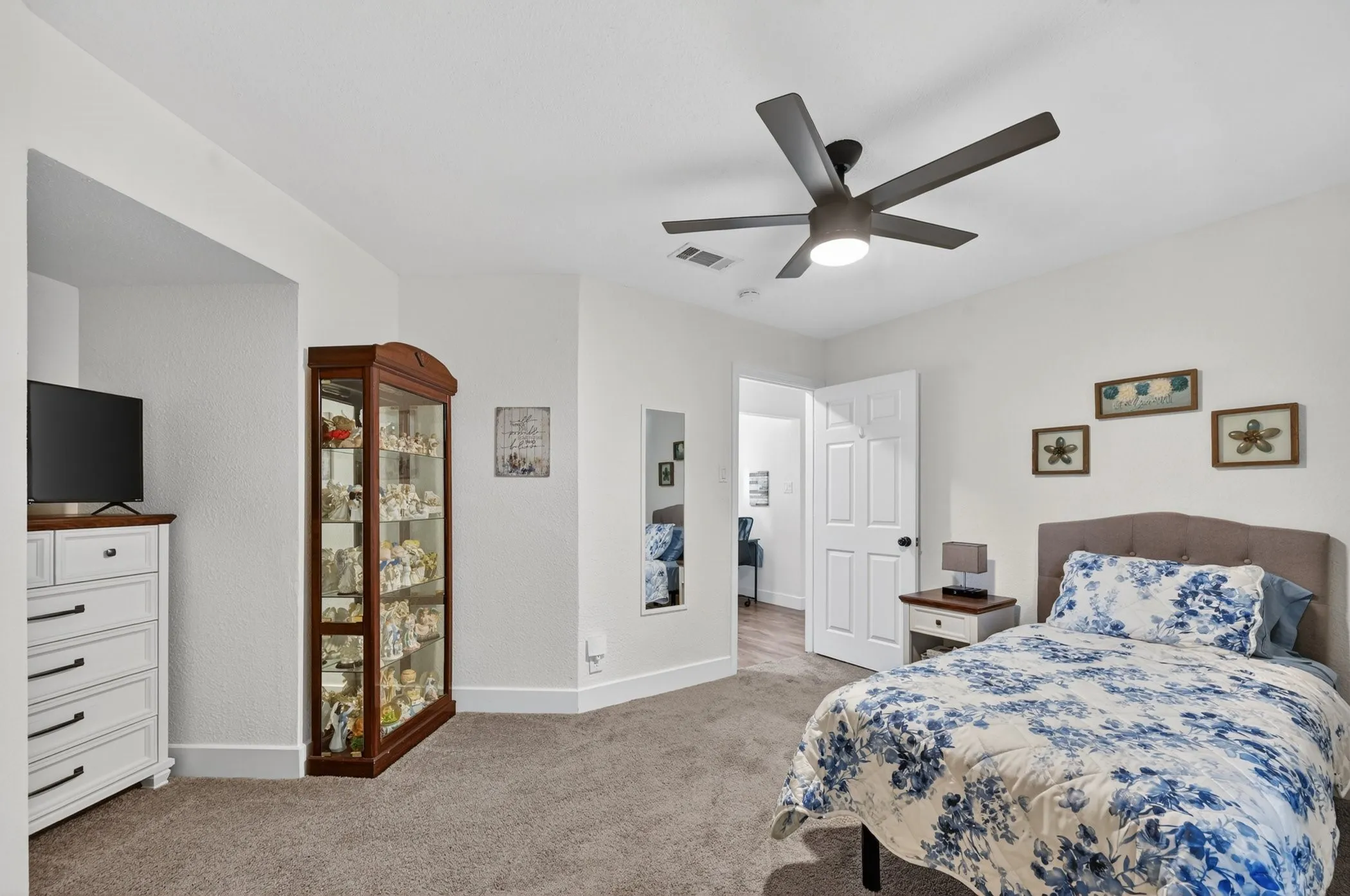 Single Family Residence For Sale in Grayson County , 2208 Turtle Creek Drive, Sherman, Texas 75092, 5 Bedroom, 4 Bathroom, 2 Garage spaces, 3,002 Sqft, built in 1981, mls#21280427, Real Estate Agent in Sherman, Homes For Sale in Grayson county, Homes For Sale in Sherman, Realtor in Sherman Texas, Real Estate Brokerage Independent Realty Texas, Luminita Cordes Realtor
