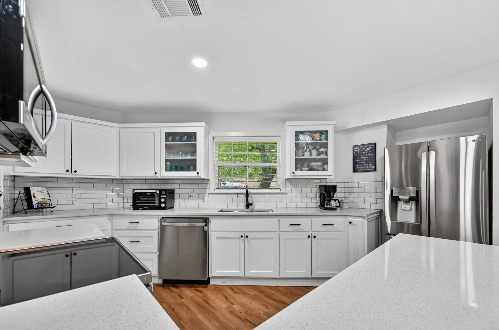Single Family Residence For Sale in Grayson County , 2208 Turtle Creek Drive, Sherman, Texas 75092, 5 Bedroom, 4 Bathroom, 2 Garage spaces, 3,002 Sqft, built in 1981, mls#21280427, Real Estate Agent in Sherman, Homes For Sale in Grayson county, Homes For Sale in Sherman, Realtor in Sherman Texas, Real Estate Brokerage Independent Realty Texas, Luminita Cordes Realtor