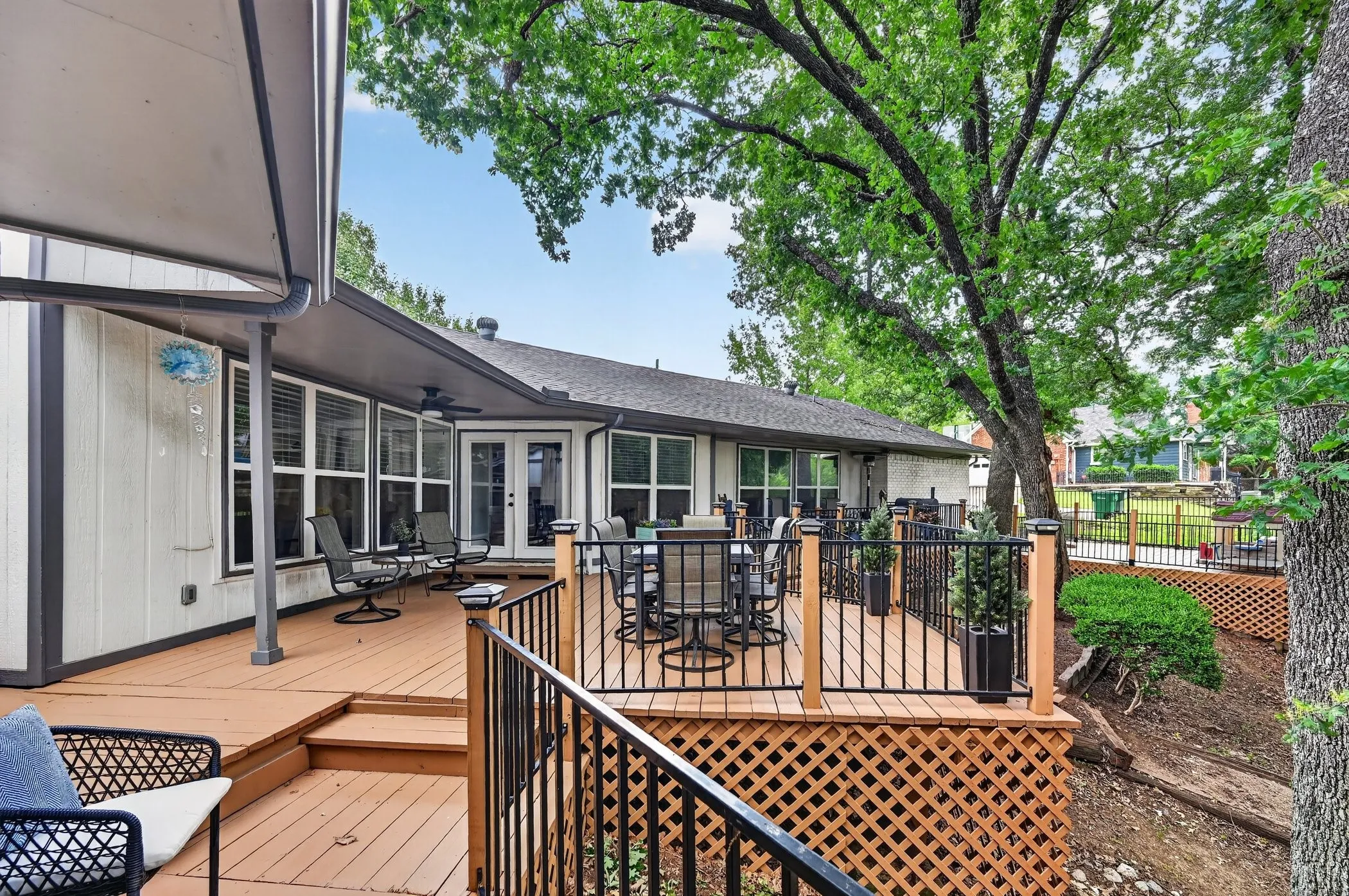 Single Family Residence For Sale in Grayson County , 2208 Turtle Creek Drive, Sherman, Texas 75092, 5 Bedroom, 4 Bathroom, 2 Garage spaces, 3,002 Sqft, built in 1981, mls#21280427, Real Estate Agent in Sherman, Homes For Sale in Grayson county, Homes For Sale in Sherman, Realtor in Sherman Texas, Real Estate Brokerage Independent Realty Texas, Luminita Cordes Realtor