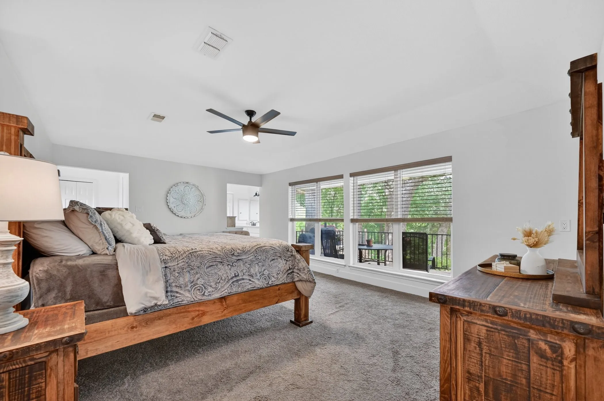 Single Family Residence For Sale in Grayson County , 2208 Turtle Creek Drive, Sherman, Texas 75092, 5 Bedroom, 4 Bathroom, 2 Garage spaces, 3,002 Sqft, built in 1981, mls#21280427, Real Estate Agent in Sherman, Homes For Sale in Grayson county, Homes For Sale in Sherman, Realtor in Sherman Texas, Real Estate Brokerage Independent Realty Texas, Luminita Cordes Realtor