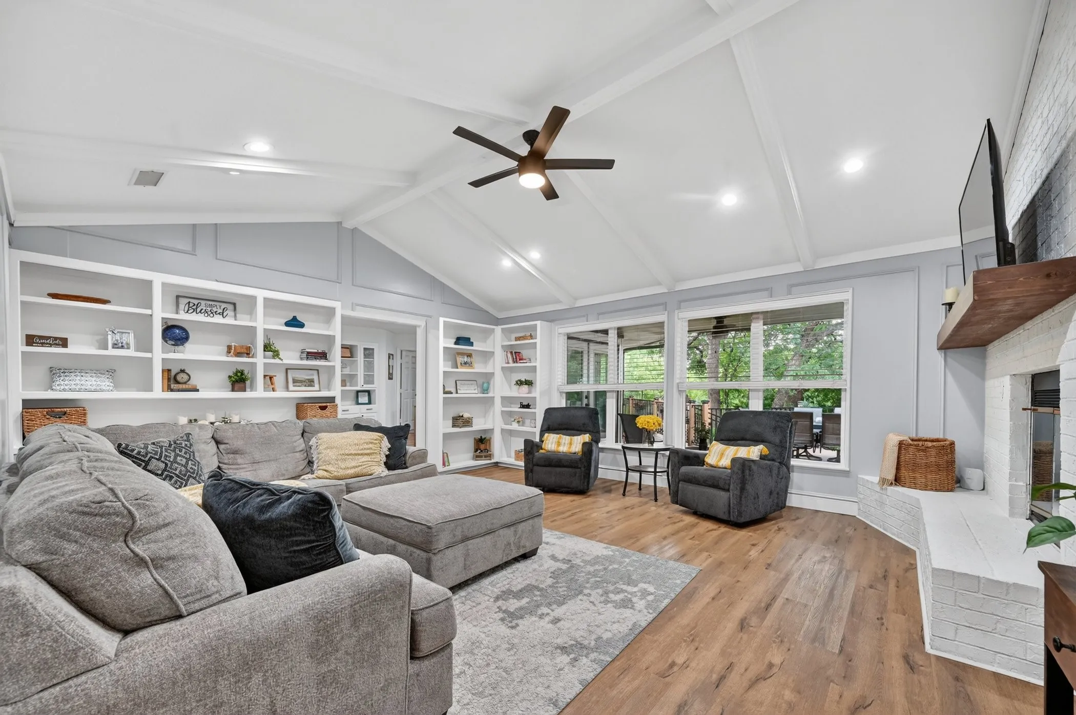 Single Family Residence For Sale in Grayson County , 2208 Turtle Creek Drive, Sherman, Texas 75092, 5 Bedroom, 4 Bathroom, 2 Garage spaces, 3,002 Sqft, built in 1981, mls#21280427, Real Estate Agent in Sherman, Homes For Sale in Grayson county, Homes For Sale in Sherman, Realtor in Sherman Texas, Real Estate Brokerage Independent Realty Texas, Luminita Cordes Realtor